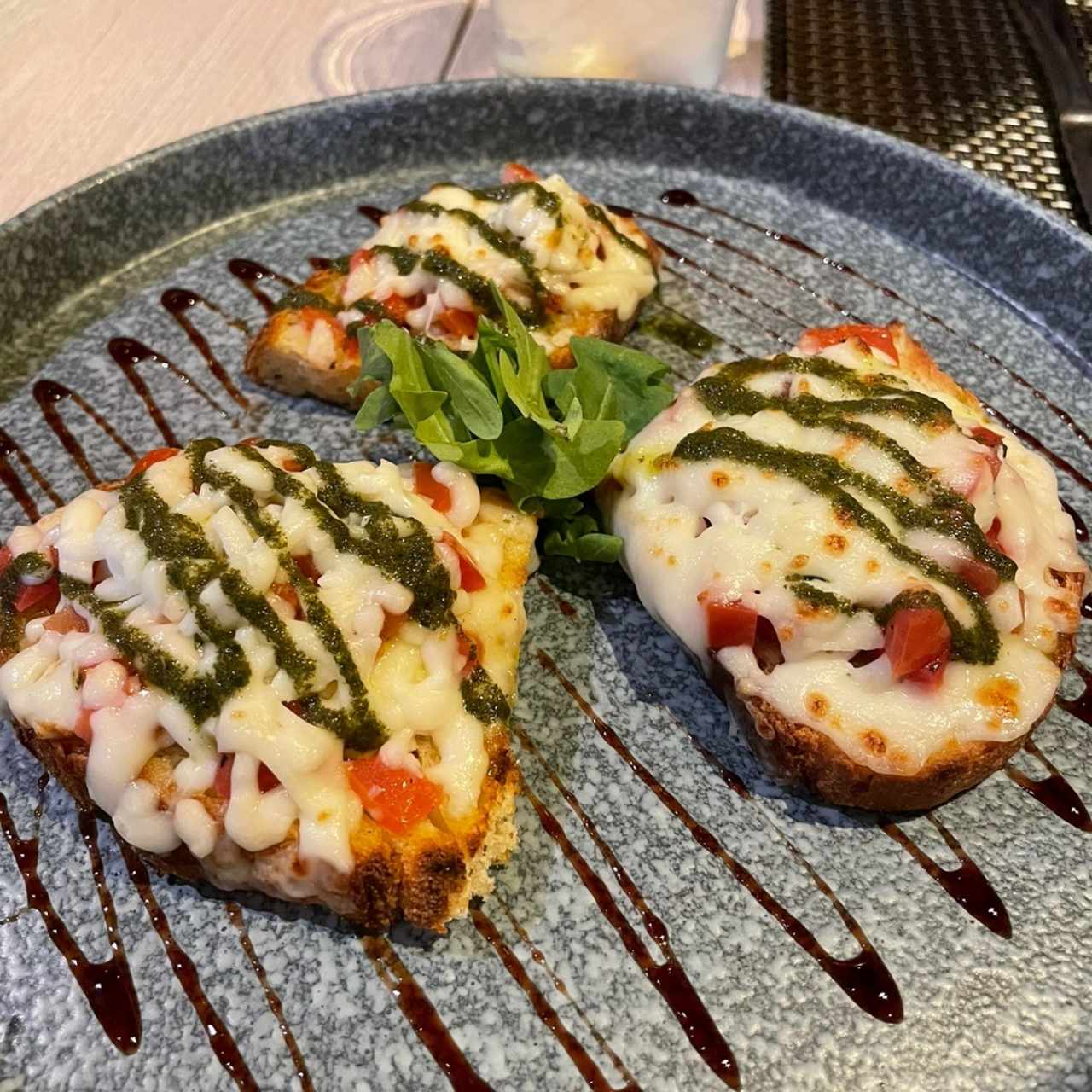 Bruschetta al pomodoro al graten