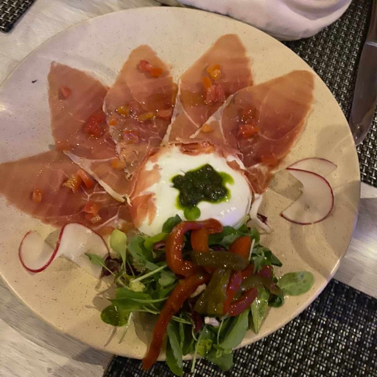 Carpaccio y burrata