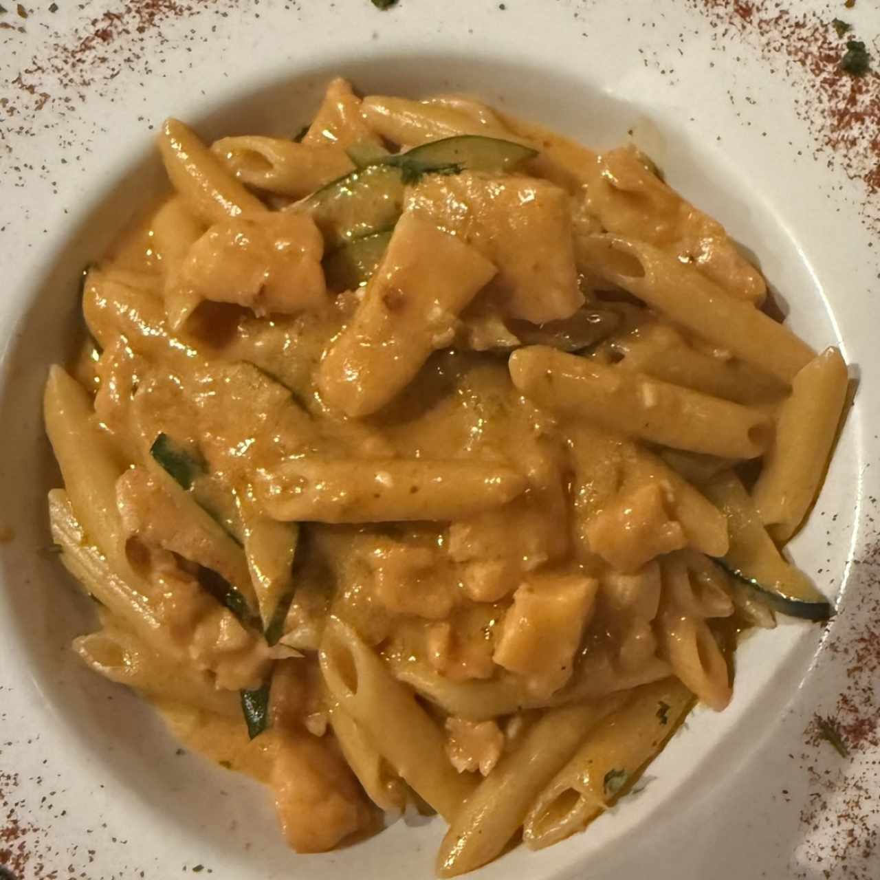 Penne con salmón del Océano Atlántico