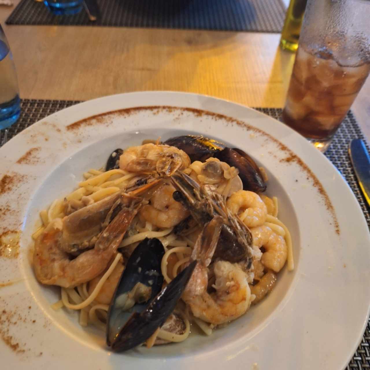 Linguini al oleo con fruto di mare