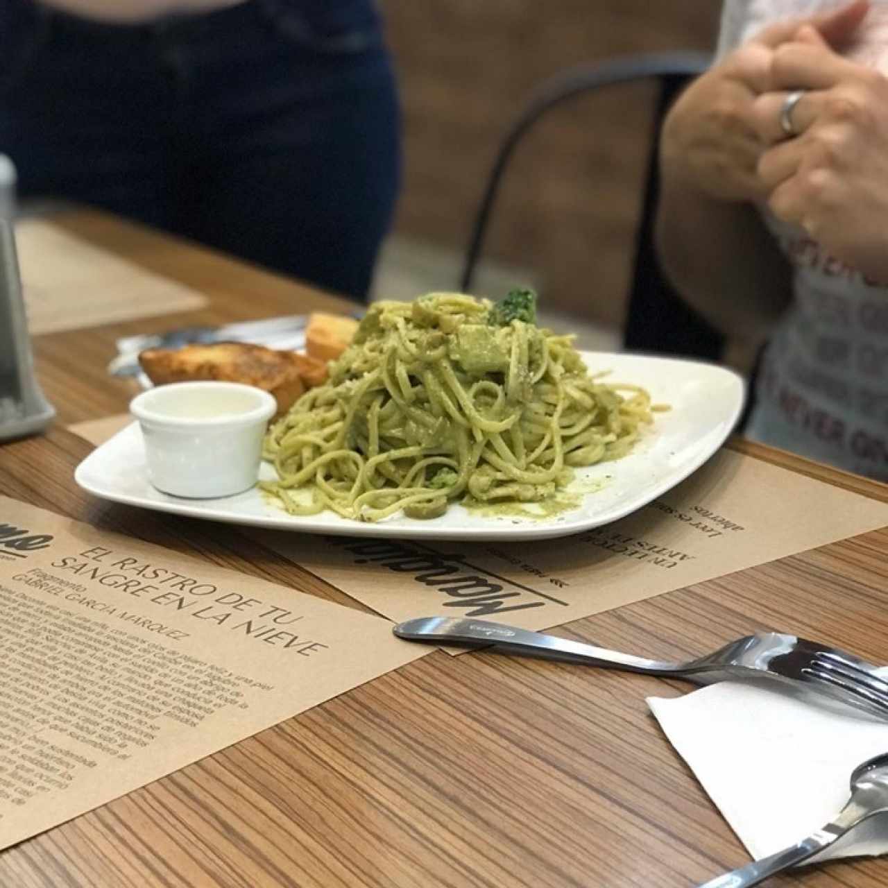 Pasta Express con salsa pesto 