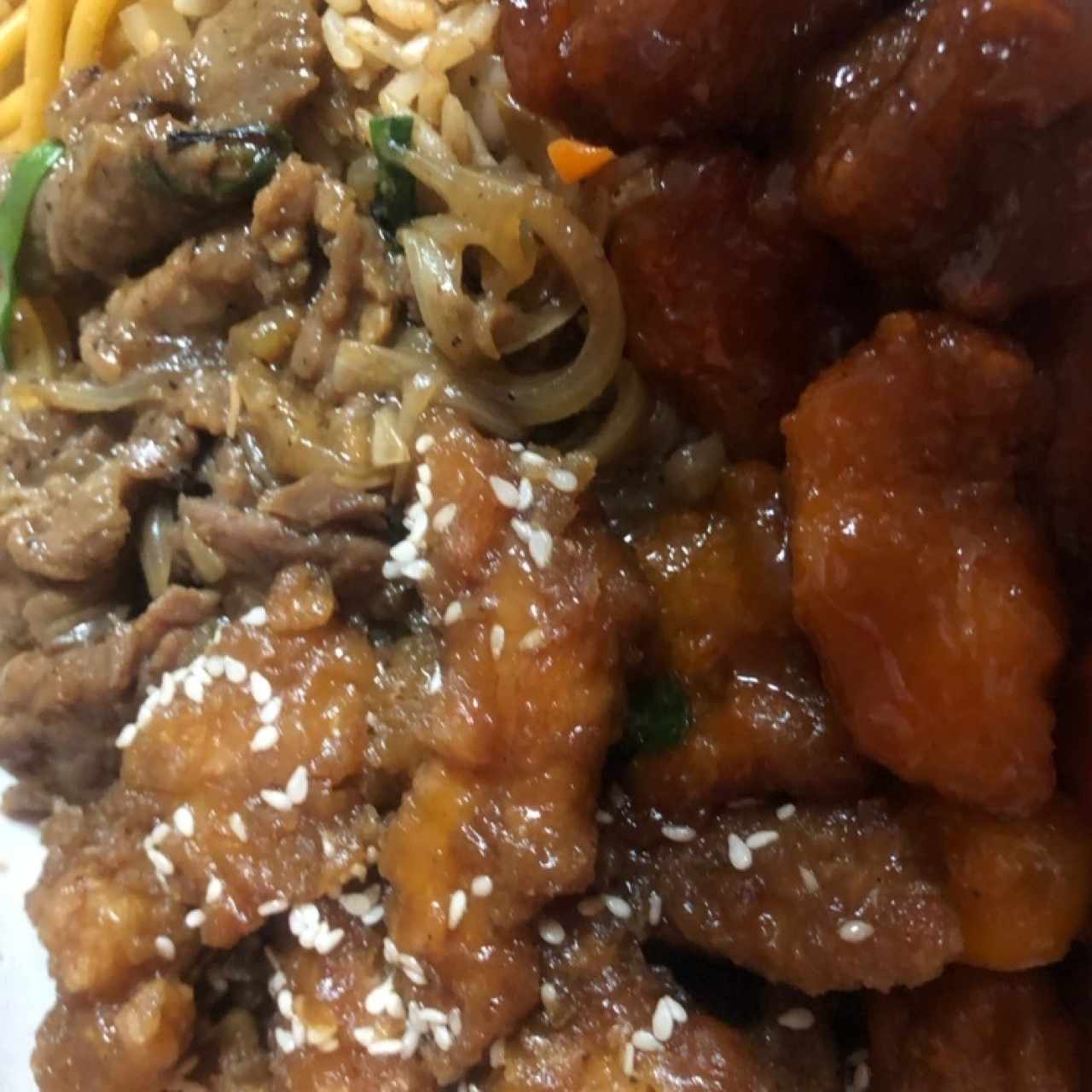 Mongolian Beef, Costilla Agridulce y Pollo Al Sesamo