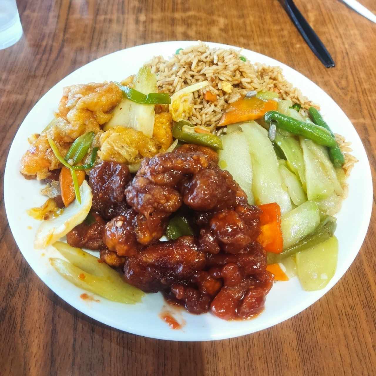 Combo Camarones con vegetales+Acompañamiento +Soda