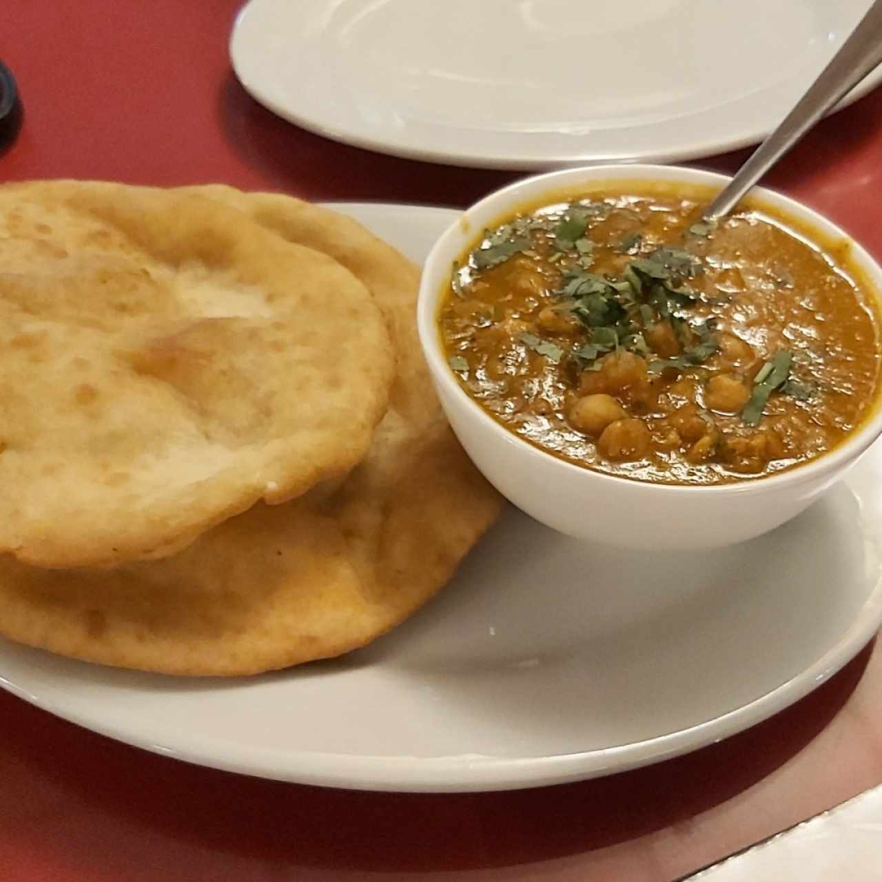 Chole Bhature o sea Chole Hojaldre Panameños