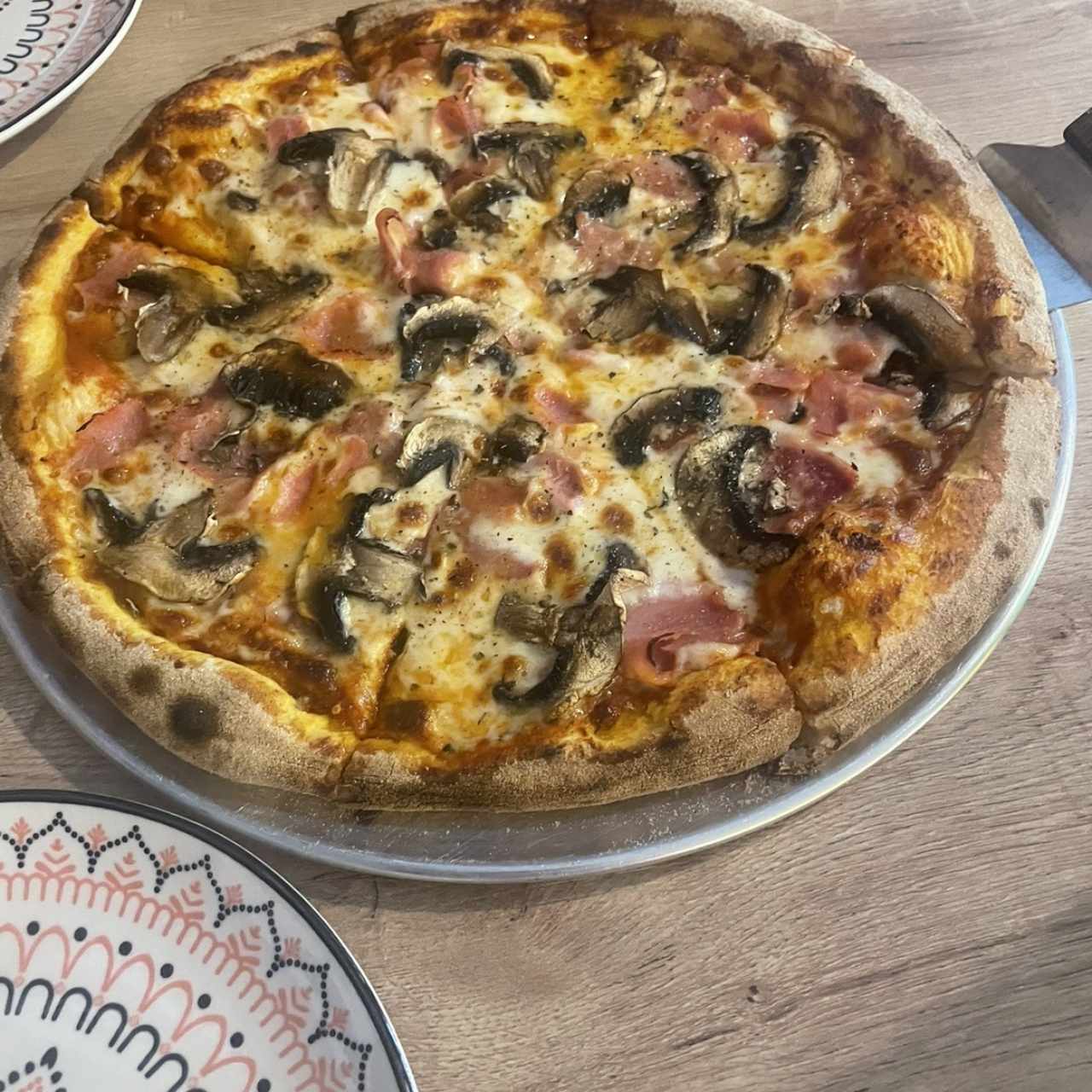 Pizzas - Jamón y Hongos