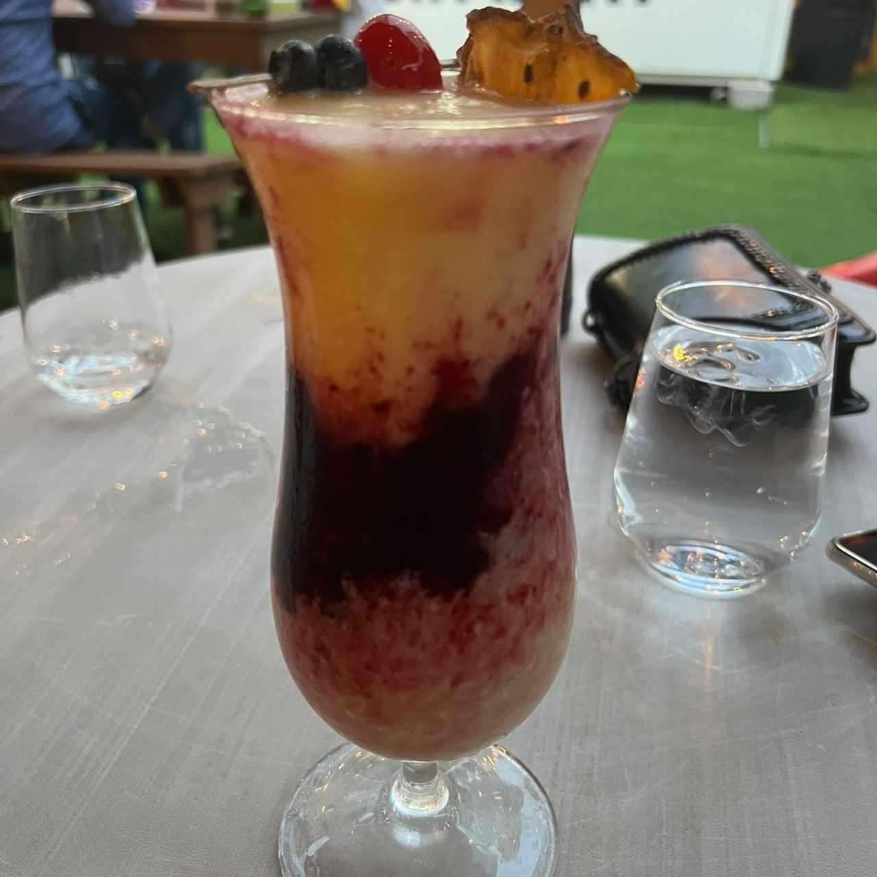 Piña colada con frutos rojos