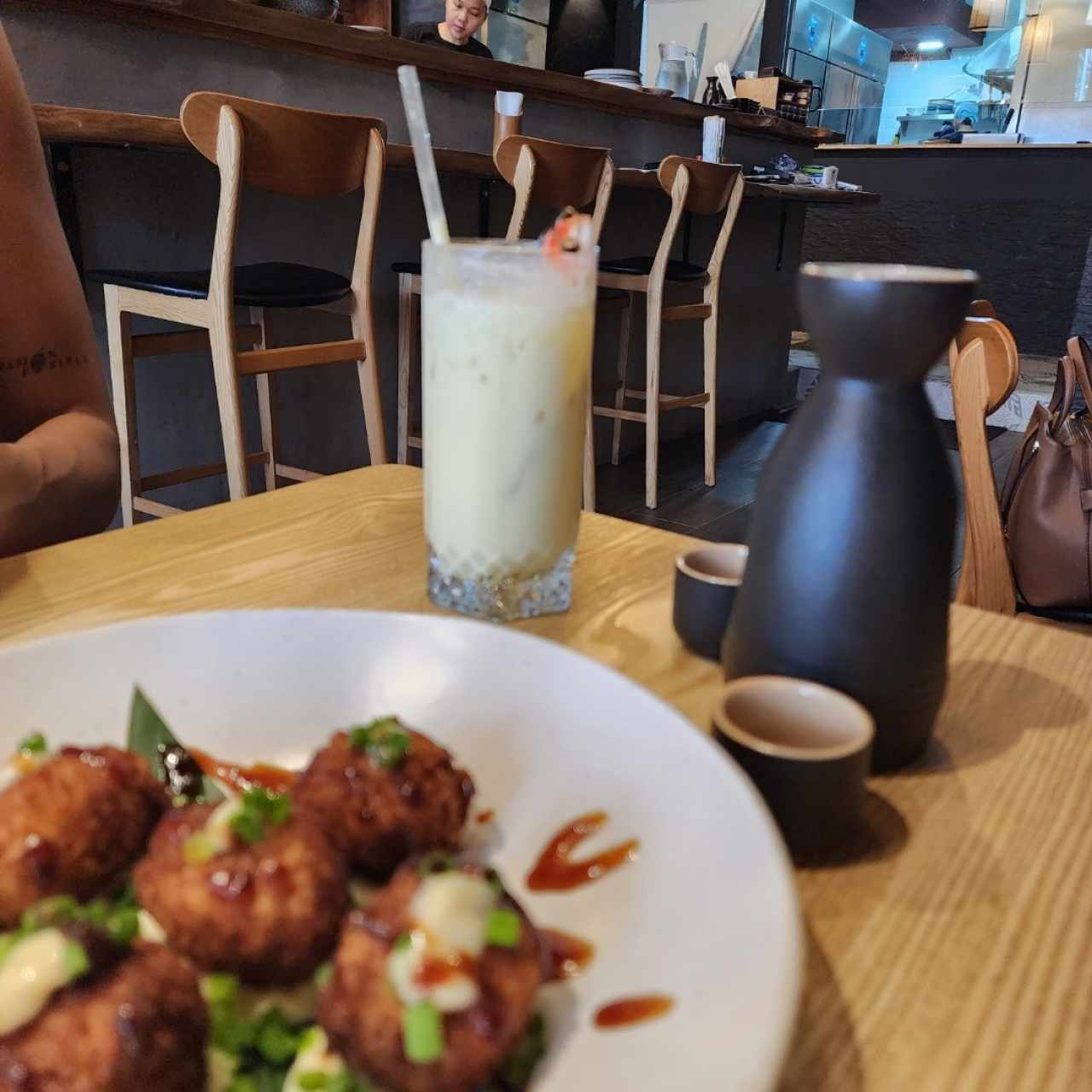 croqueta de cangrejo y sake