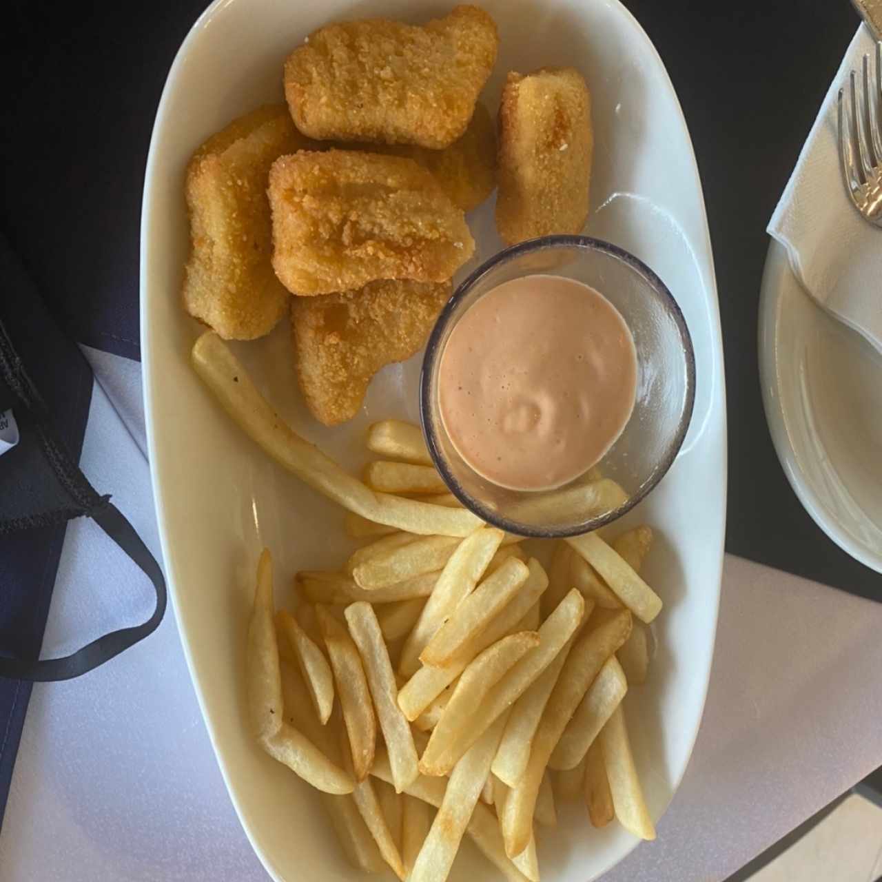 Nuggets di Pollo con Patate Fritte