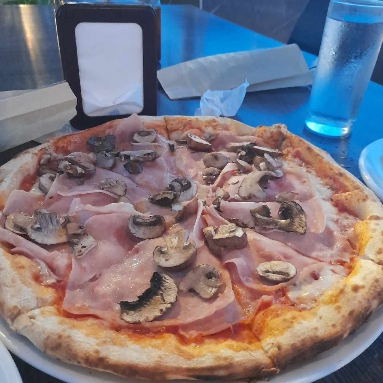 Pizzería - Prosciutto e Funghi