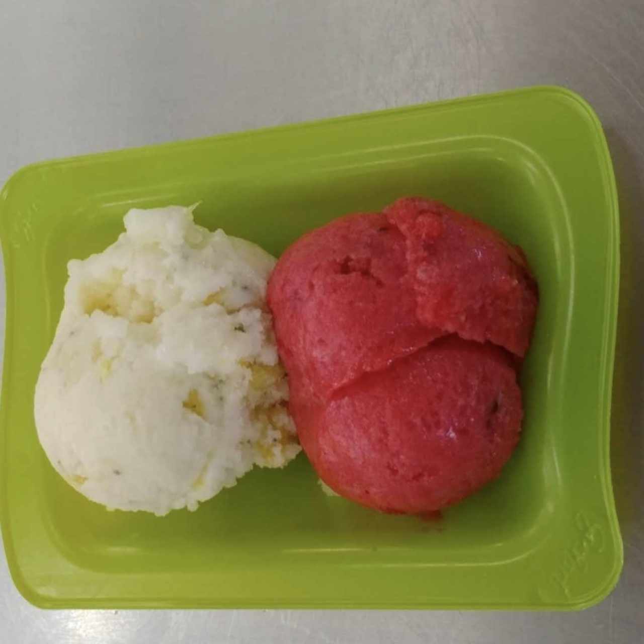 Helado de fresa con vainilla