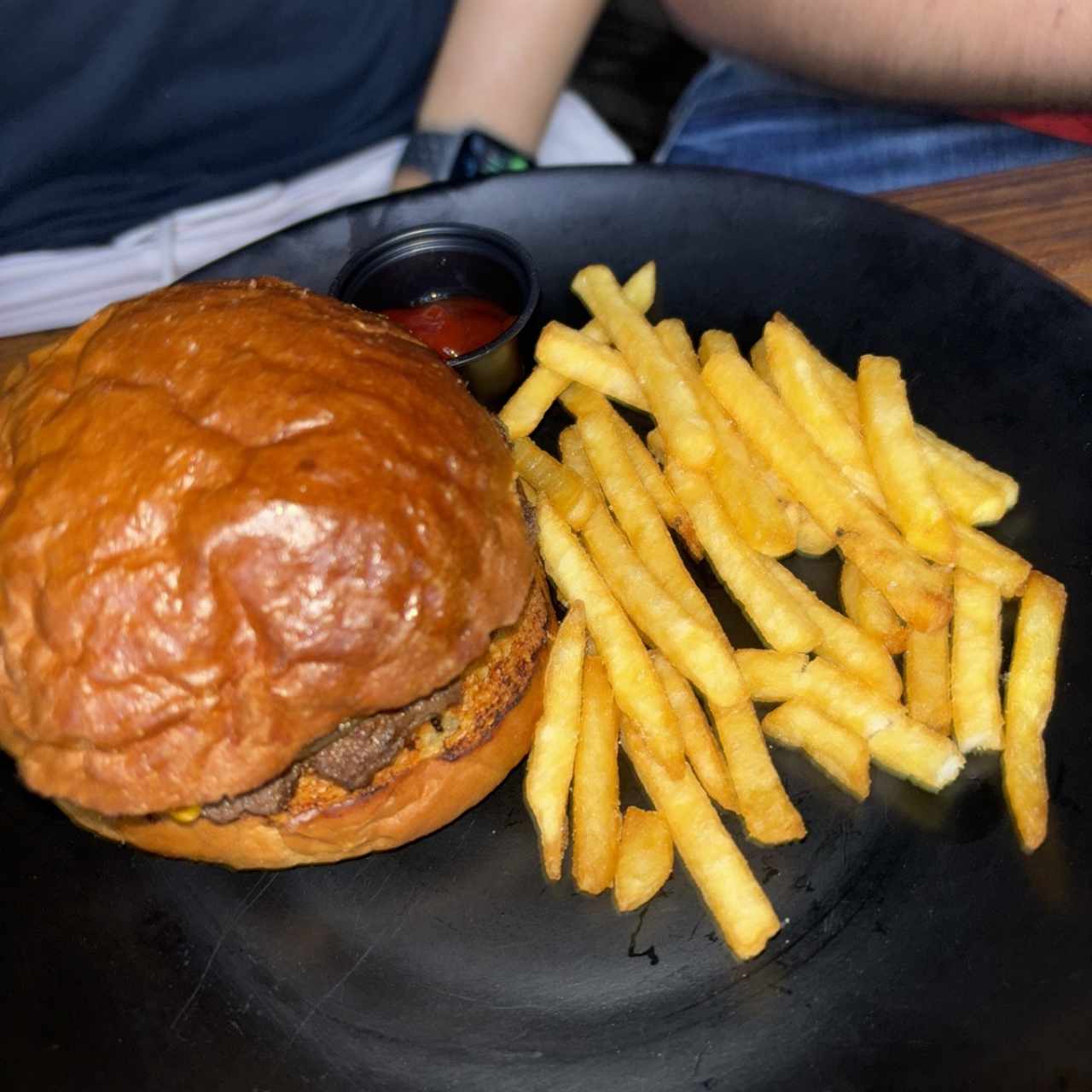 Main Course - Classic American Cheeseburguer