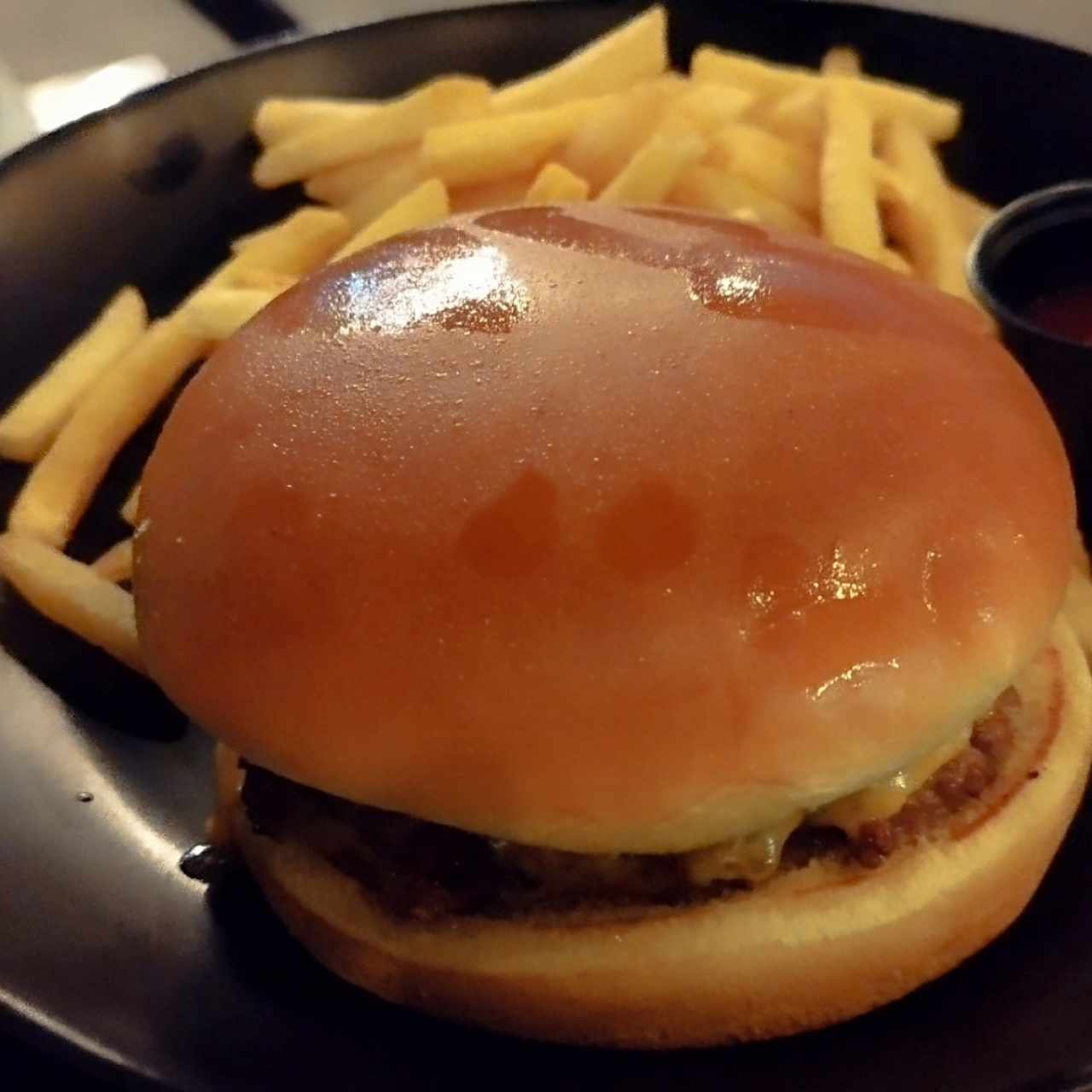 Main Course - Classic American Cheeseburguer