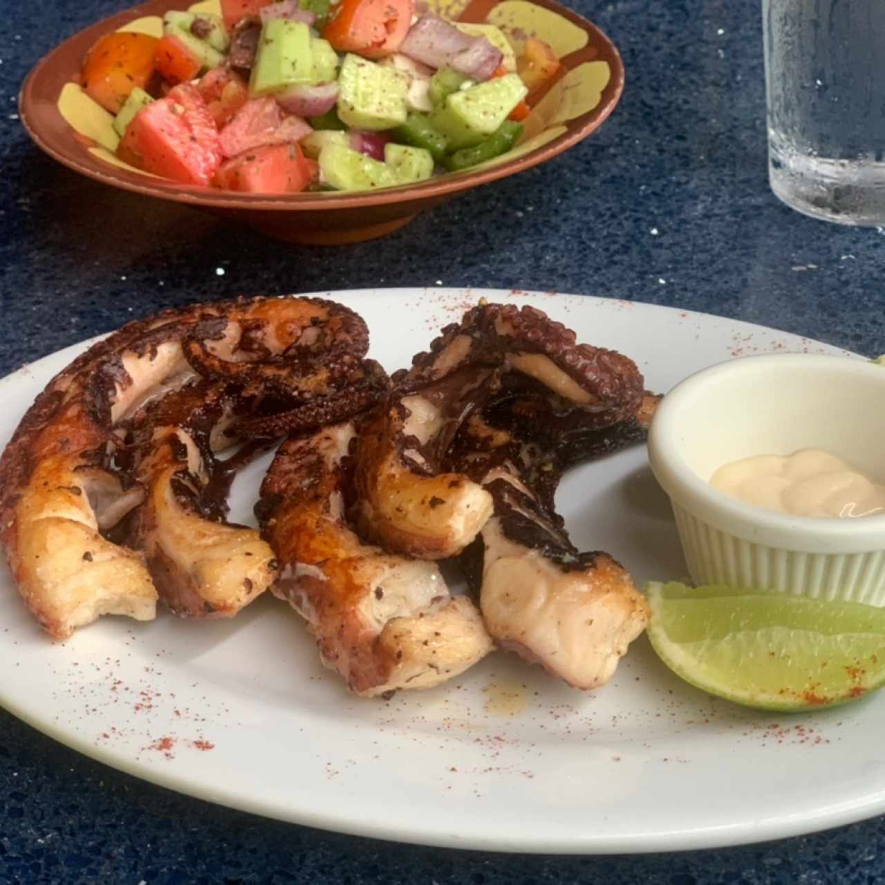 Pulpo a la plancha con alioli de ajo 