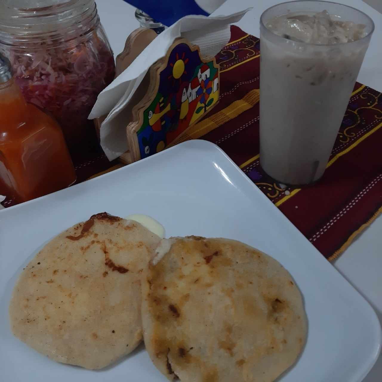 Pupusa con Queso y chicharrón