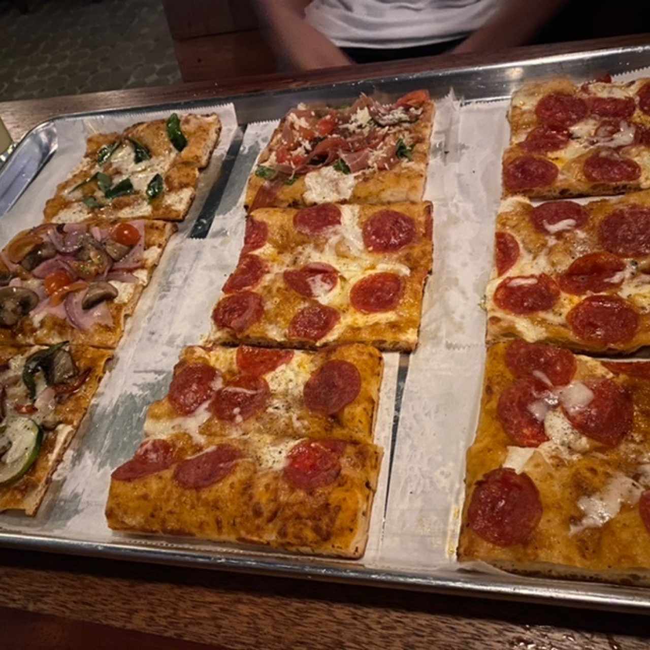 Pizzas (pepperoni, vegetales, margarita)