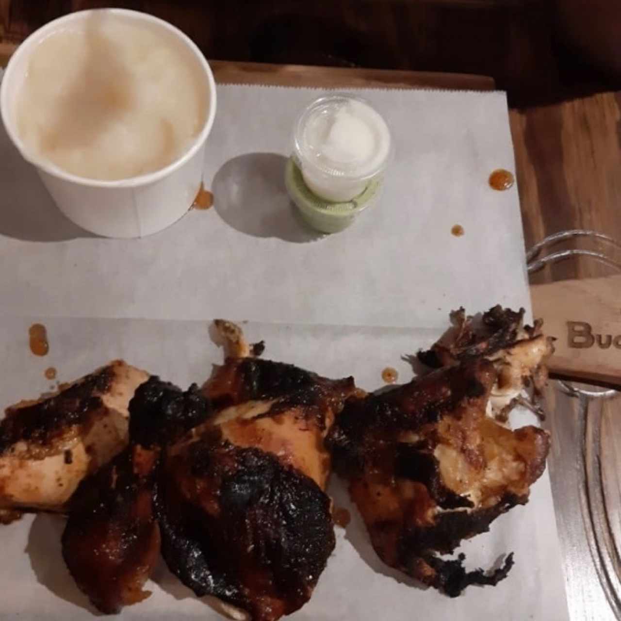 1/2 Pollo con Majaito de Yuca y 2 salsitas