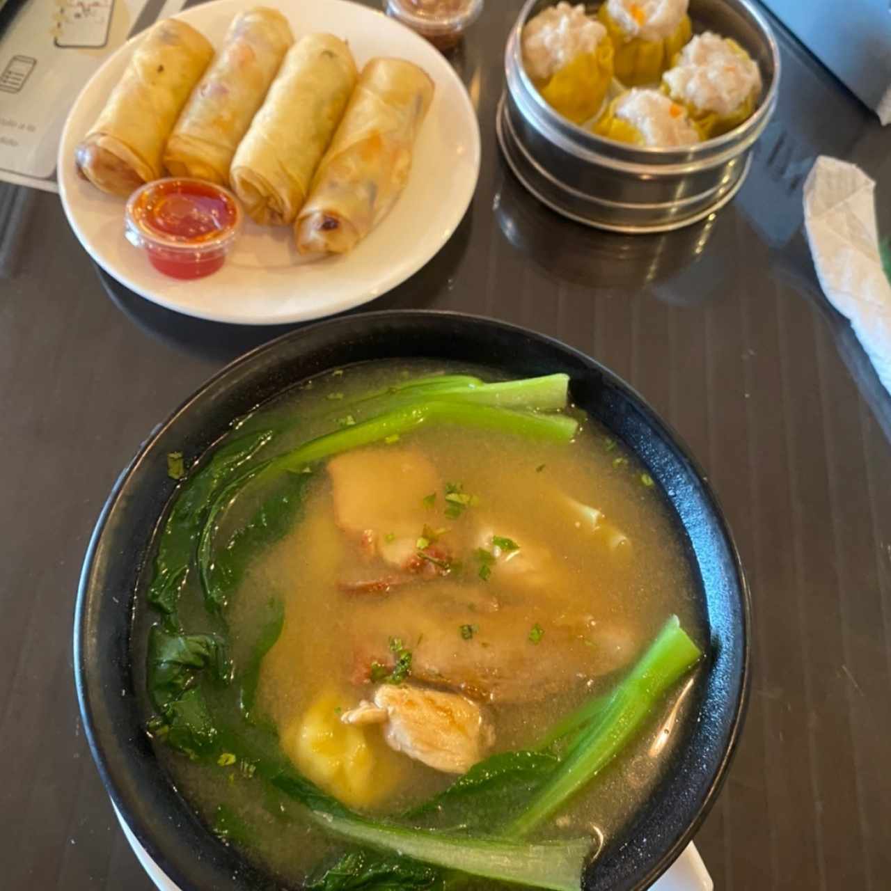 Sopa de waton + spring rolls + siu mal