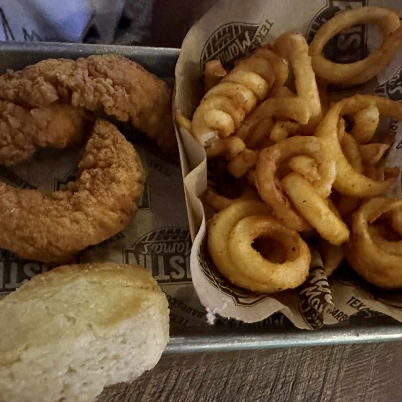 Menu de niño papitas y dedos de pollo 