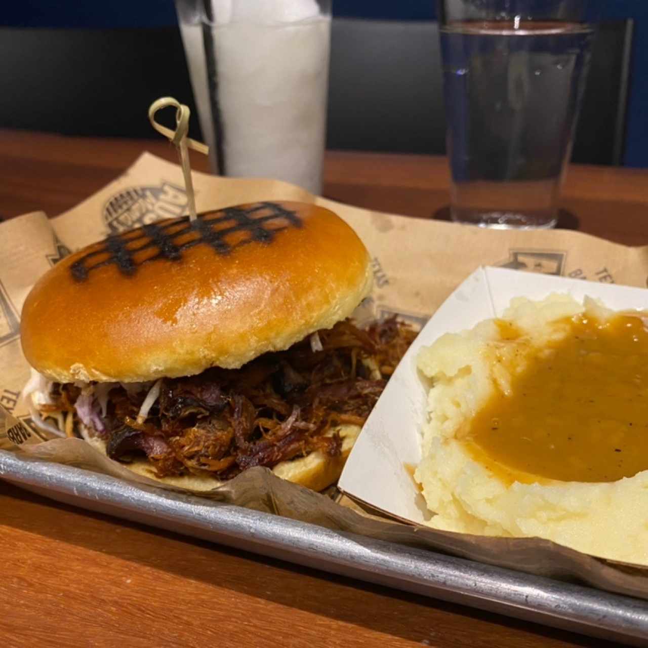 Pulled Pork + smash potatos with gravy