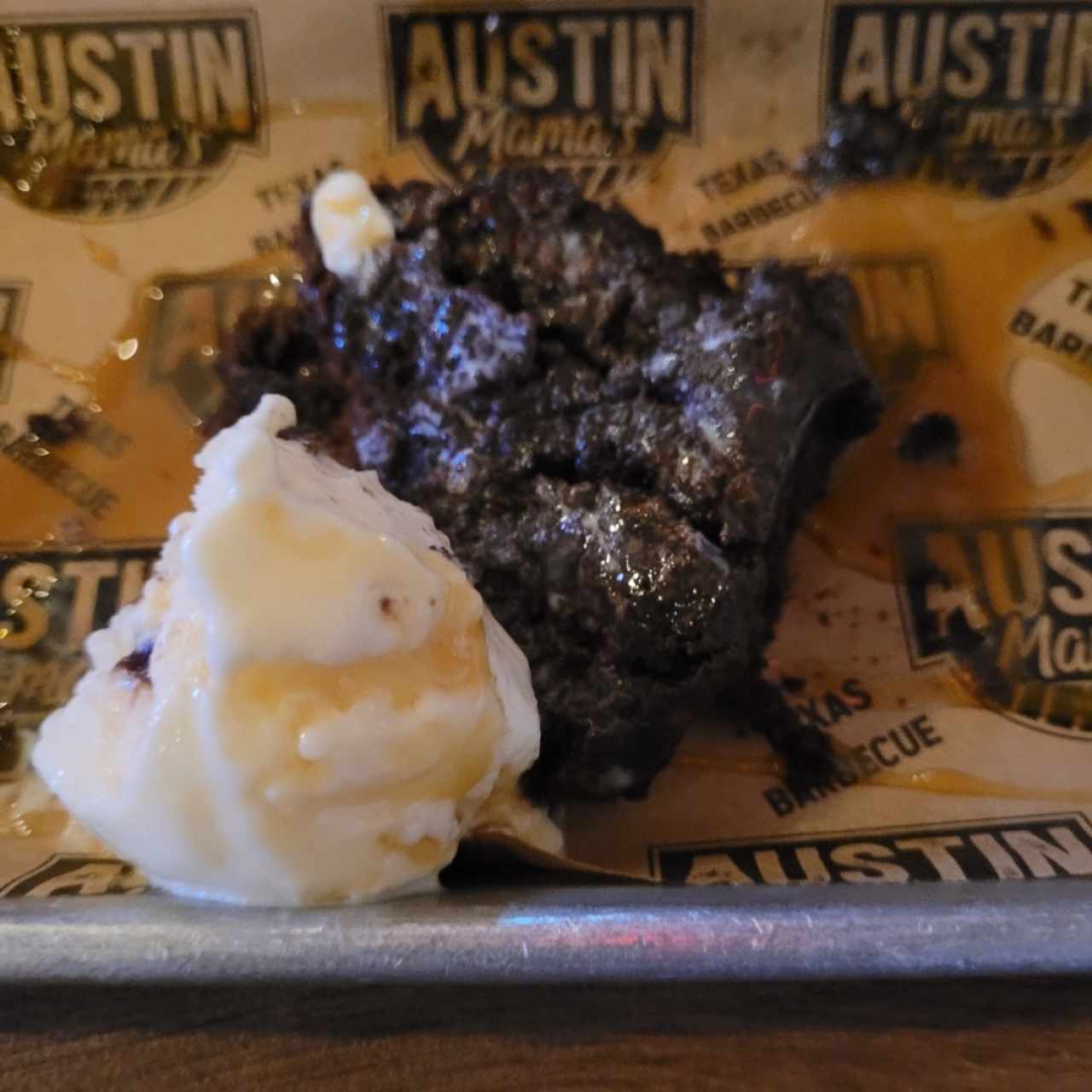 Brownie con helado 