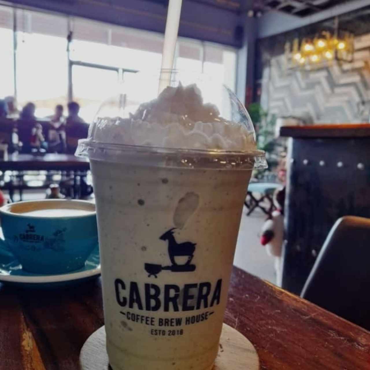 Frappe Matcha con menta y Latte de Caramelo😋😋