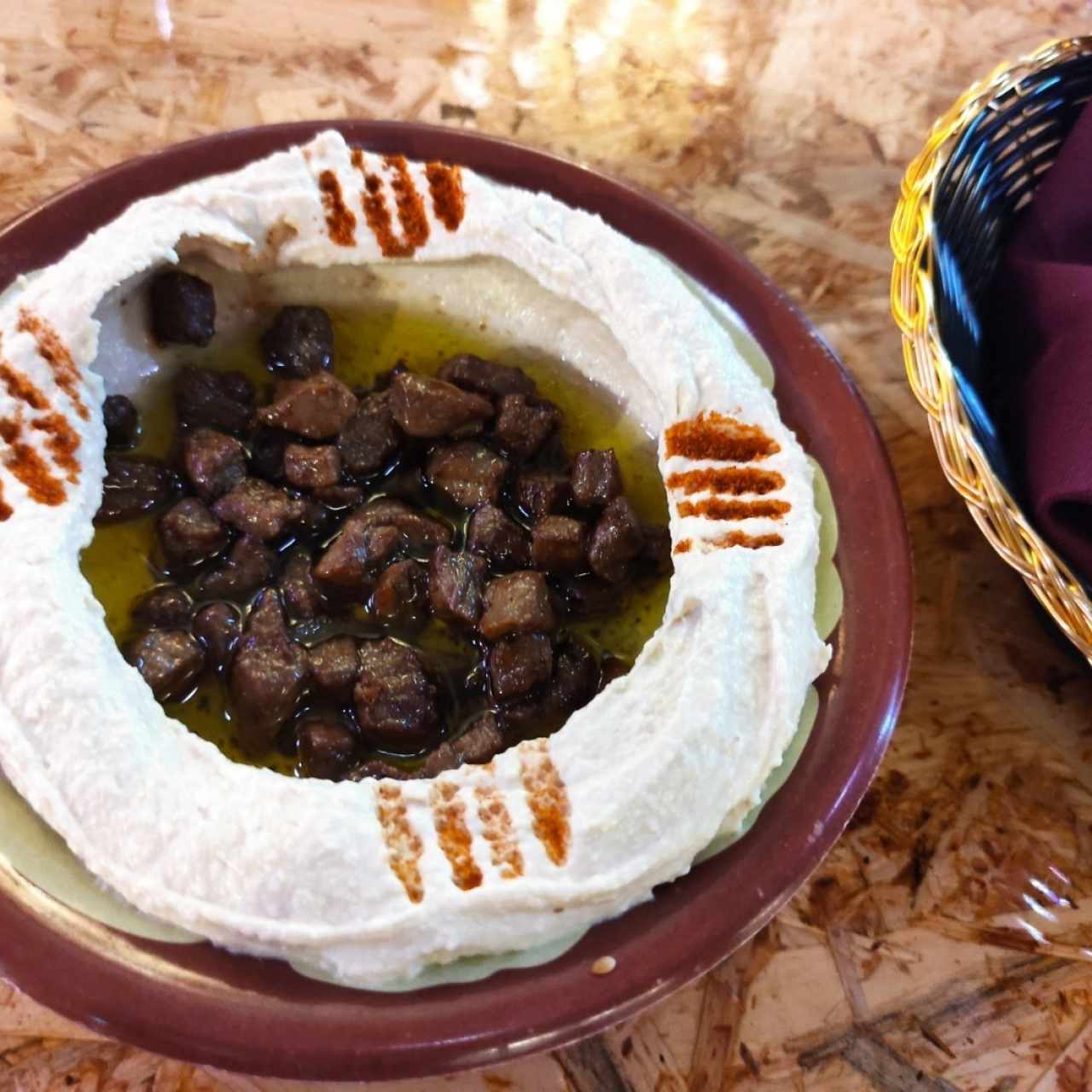 Hummus con carne