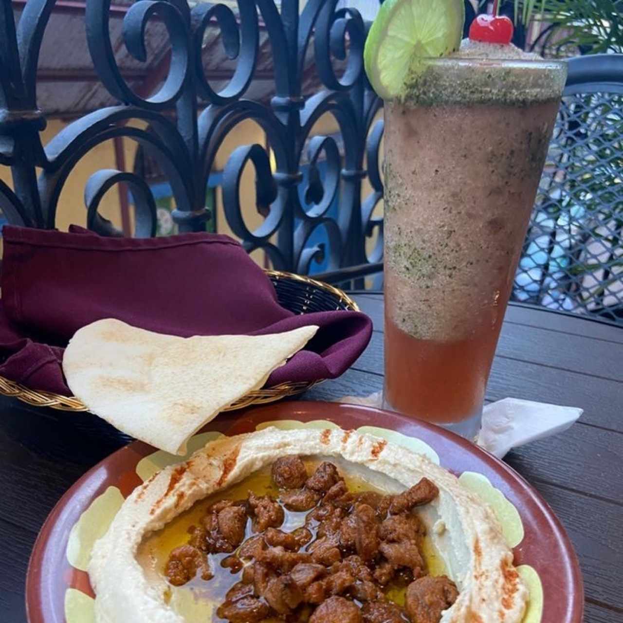 Hummus con Carne