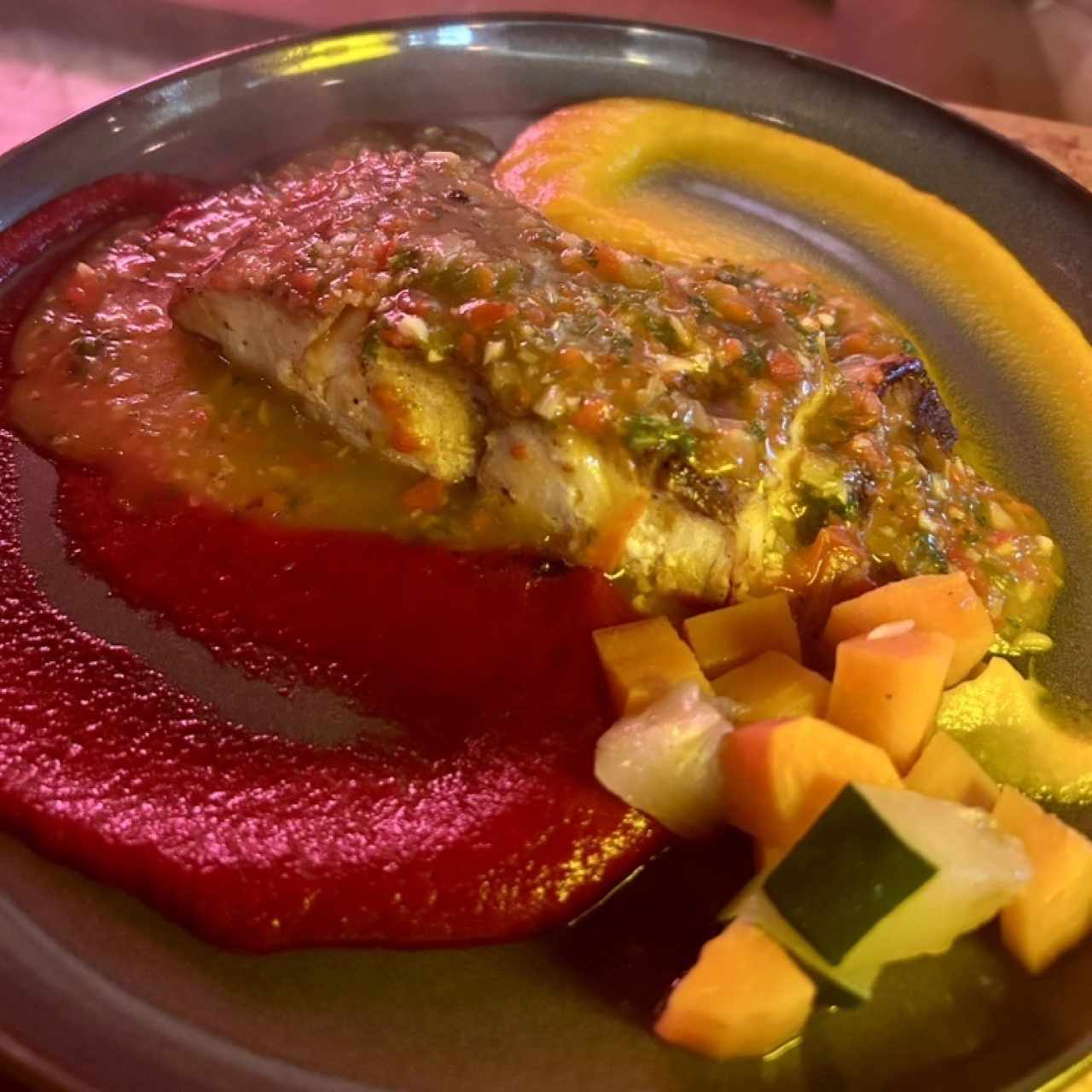 Filete de corvina en salsa ajillo 