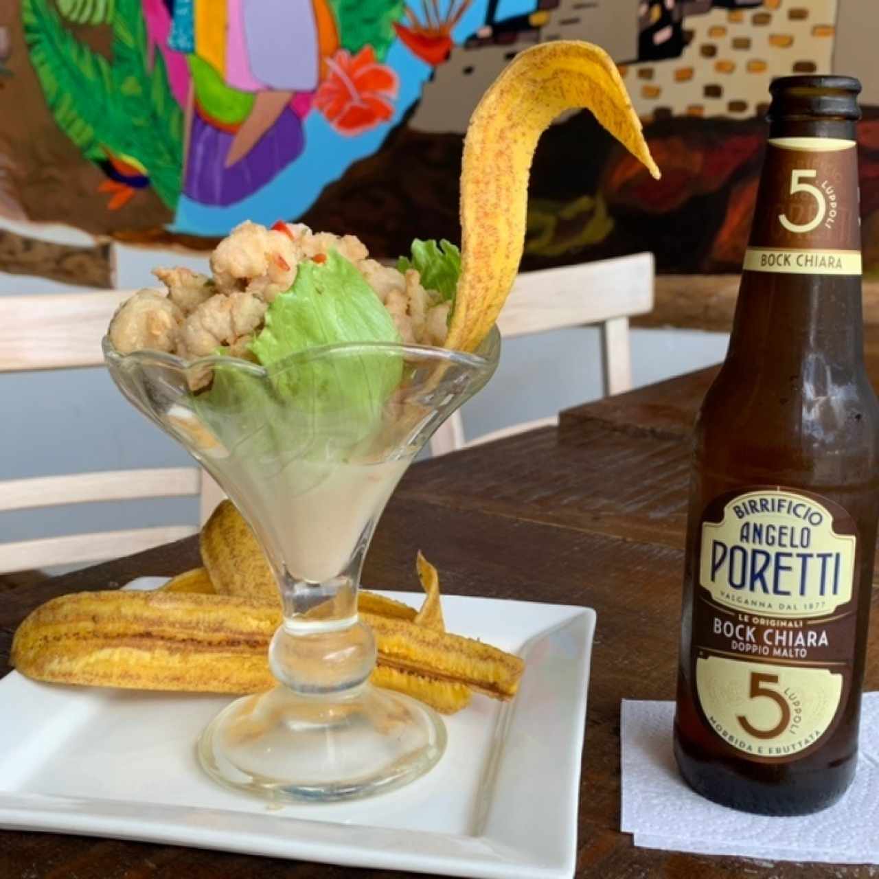 Ceviche frito bien acompañado de uja refrescante ceveza italiana esta la doble malta la numero 5 esta la 4 y la 6 segun tu animo buea atencion excelentes platillos muy buen ambiente del coast way 