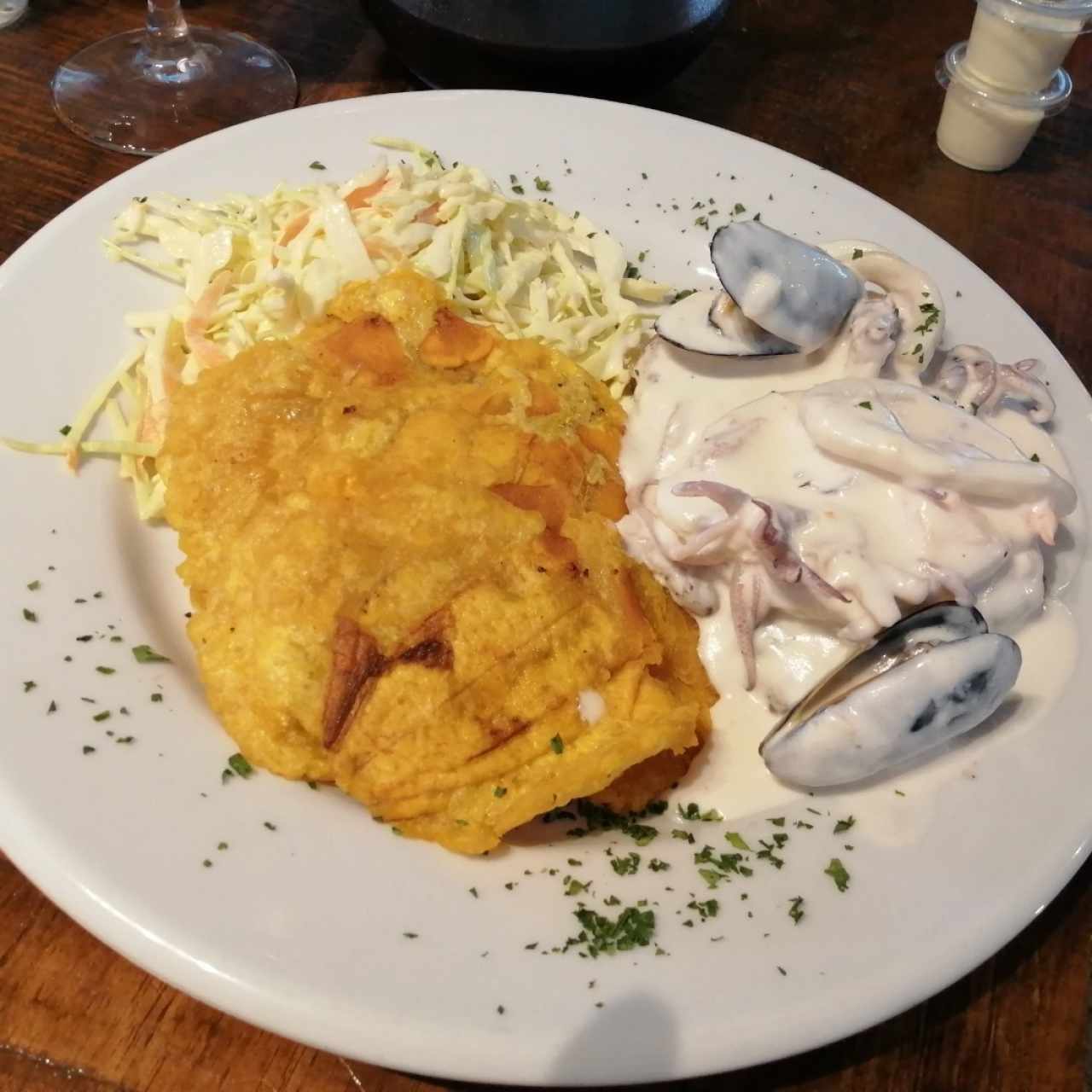 Filete de Corvina bañado en salsa blanca con mariscos 🤤🤤🤤🤤