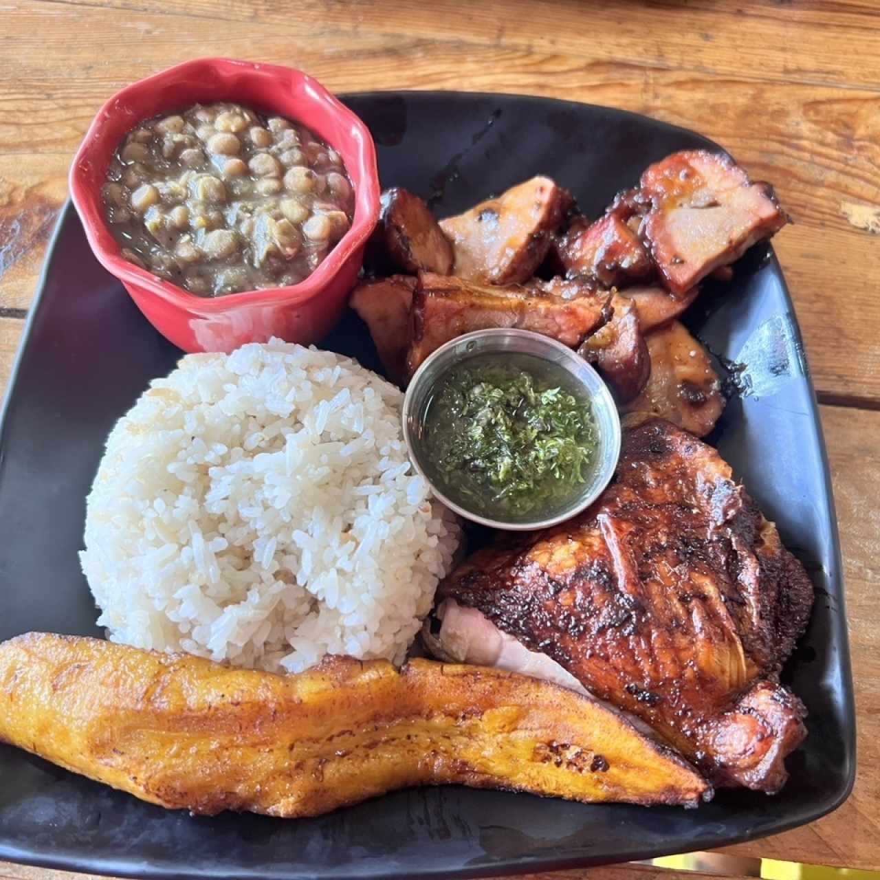 Pollo asado y puerco (menú ejecutivo)