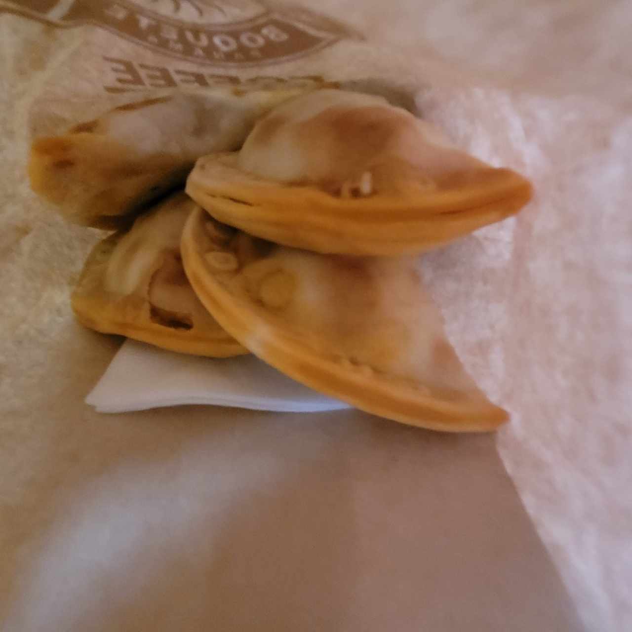 PASTELERÍA SALADA - Empanada de chorizo