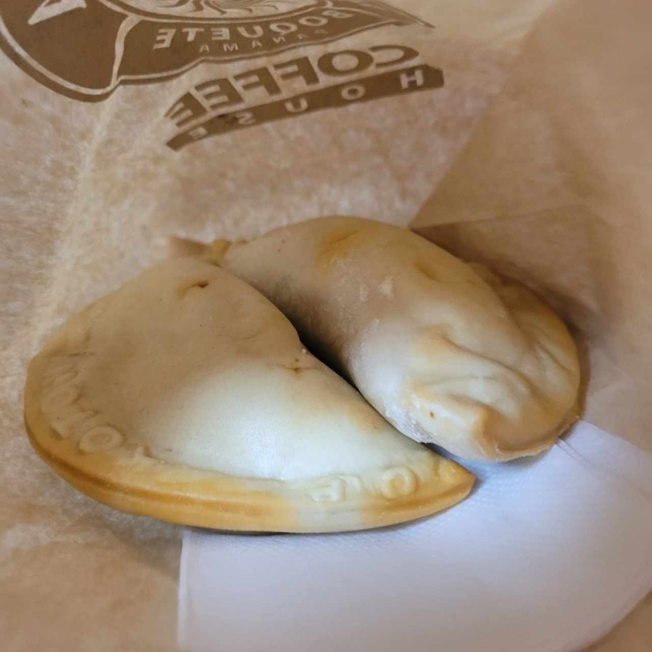 PASTELERÍA SALADA - Empanada de Pollo