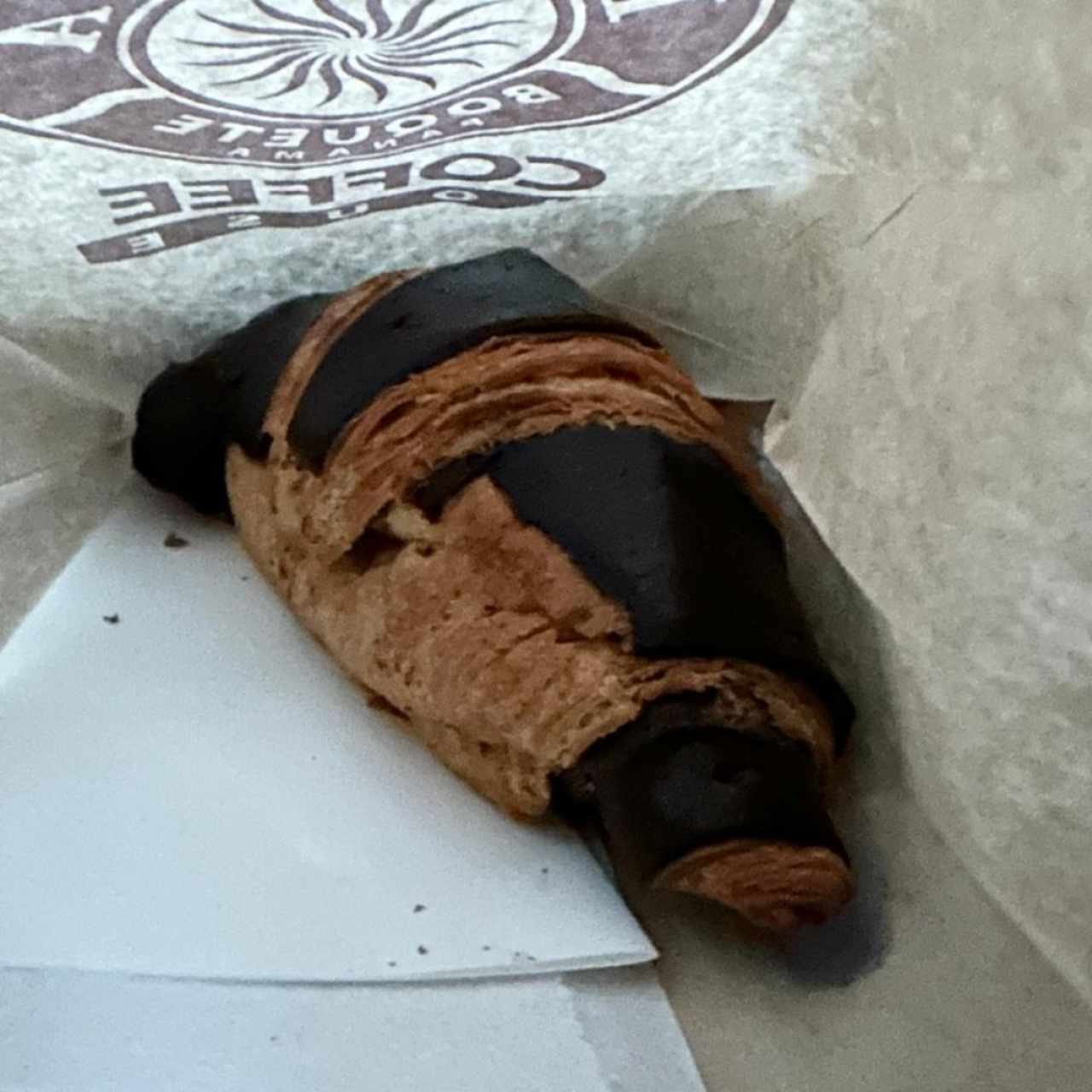 PASTELERÍA DULCE - Croissant de Chocolate