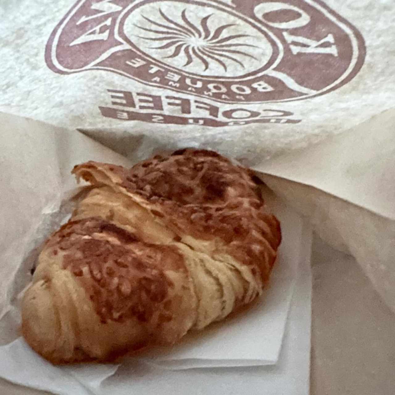 Croissant de jamón y queso