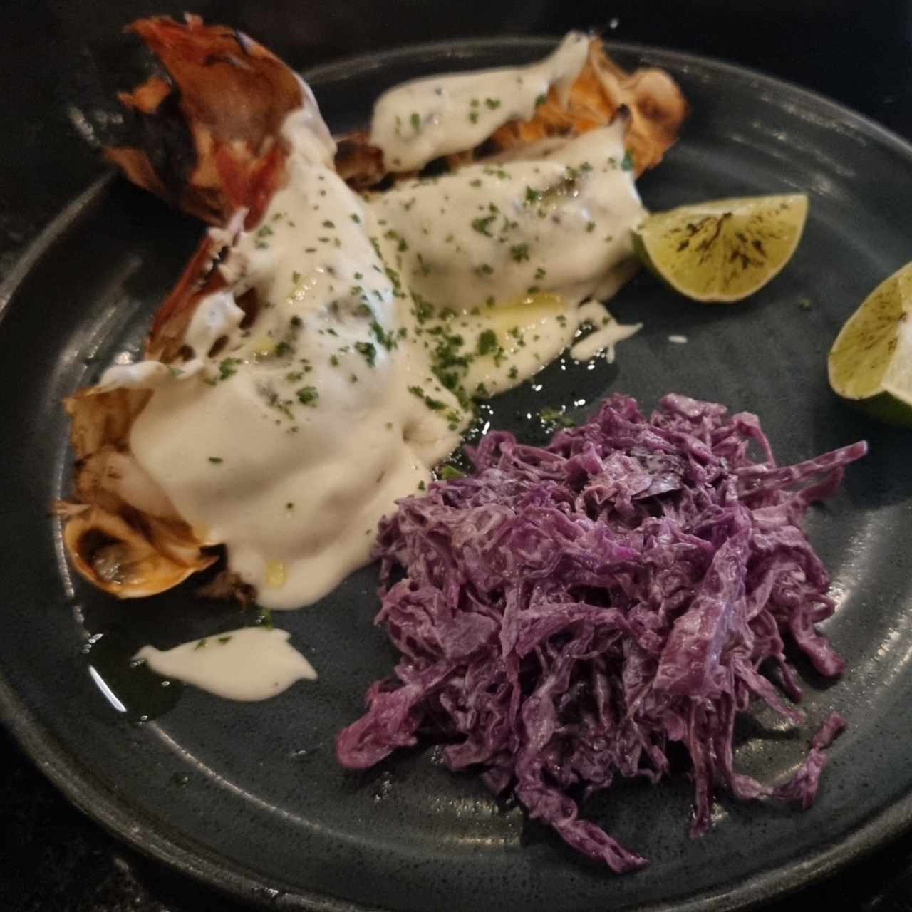 Langosta a la Leña bañada con Queso Manchego