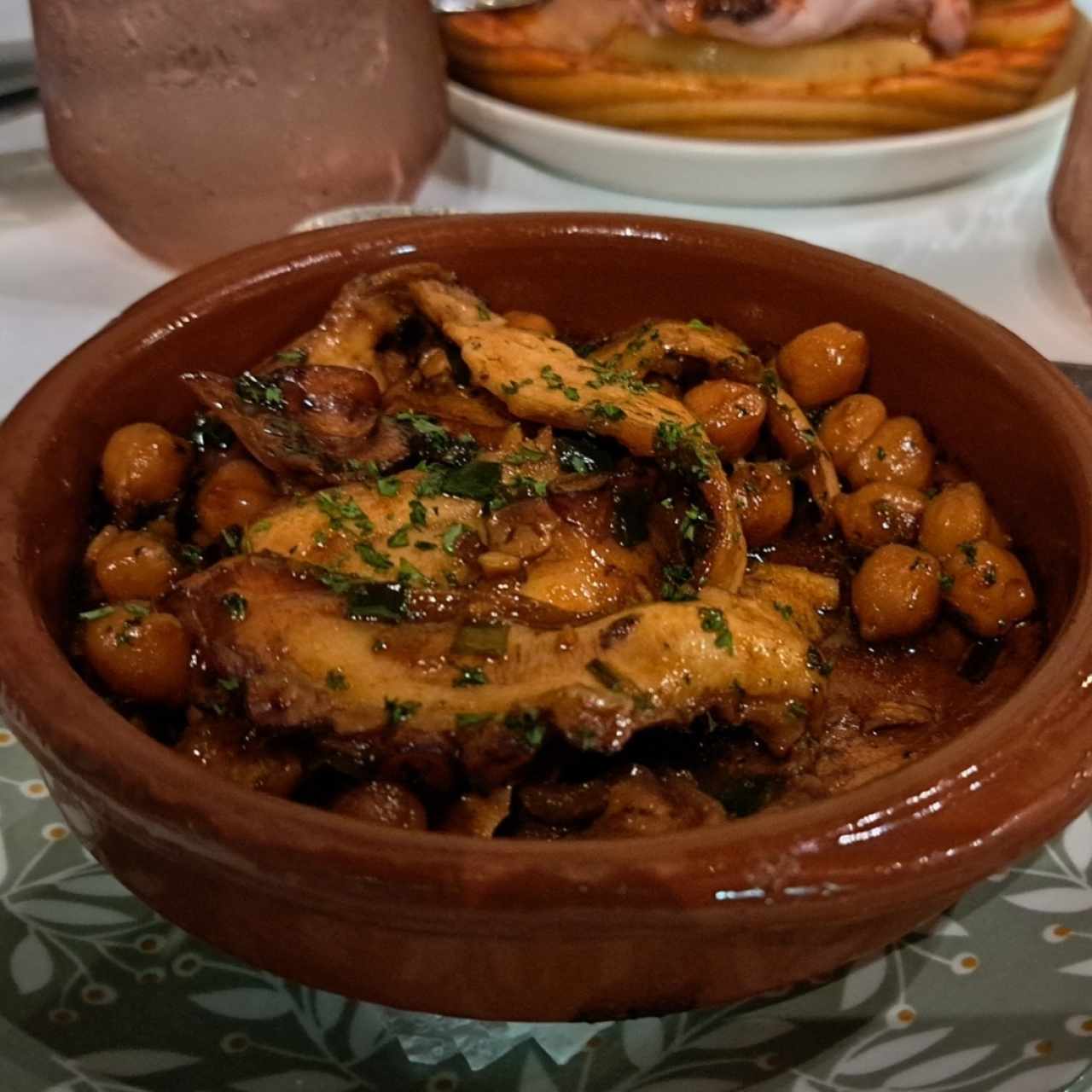 pulpo con garbanzos