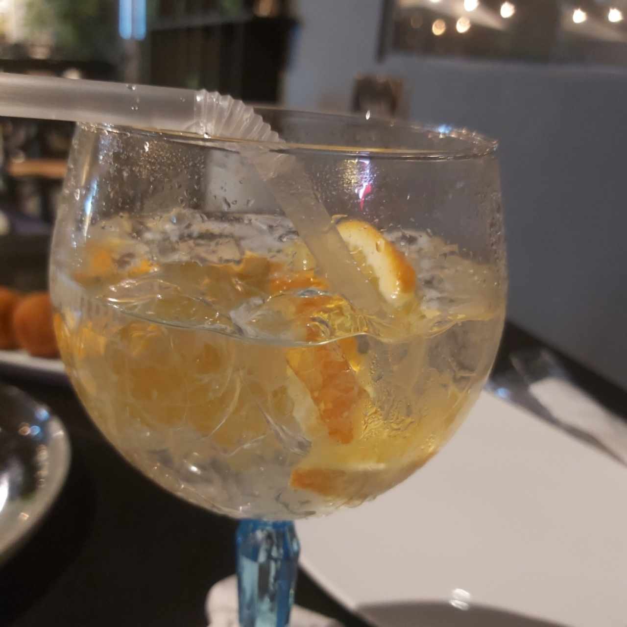 Gin tanqueray con naranja 