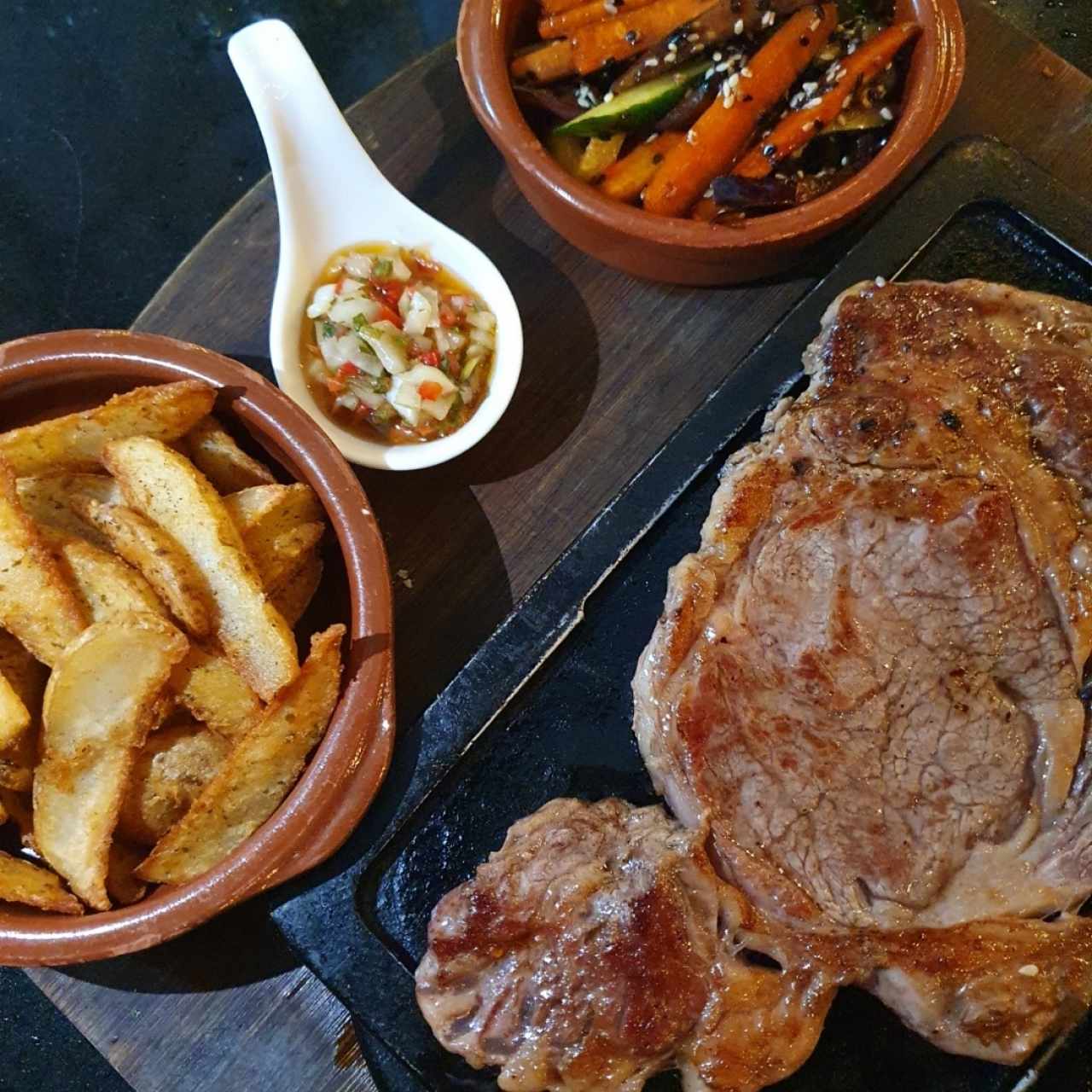 rib eye con acompañamientos