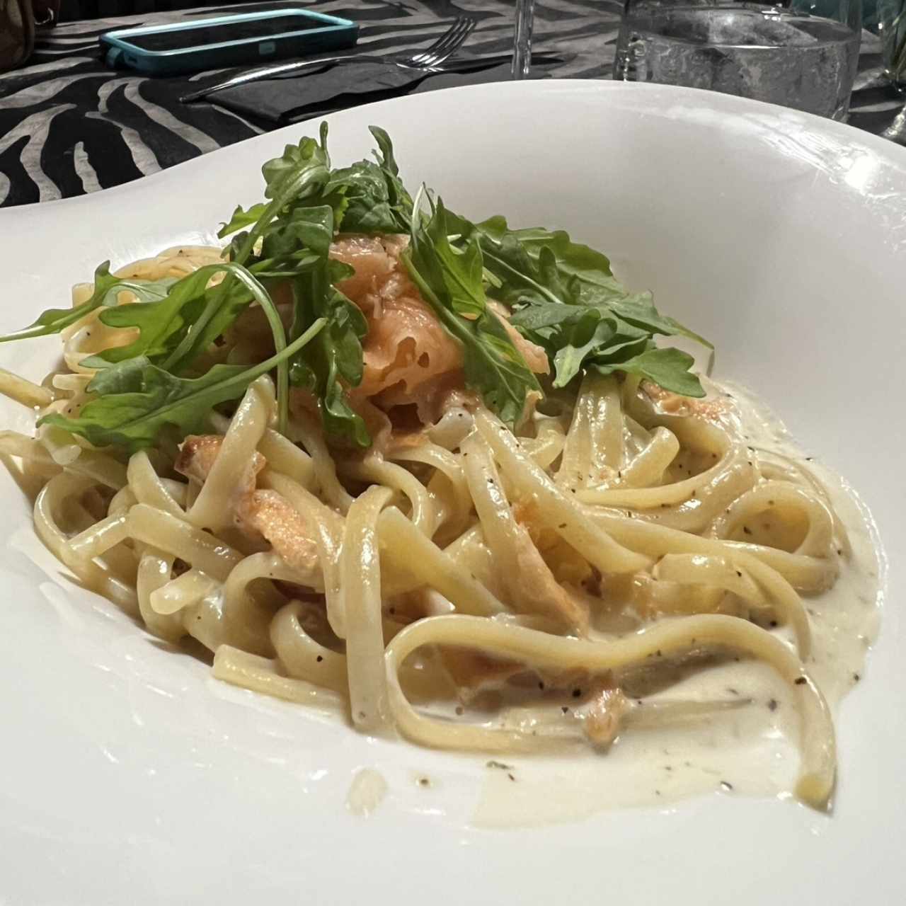 Farfalle con Salmón y Crema de Leche