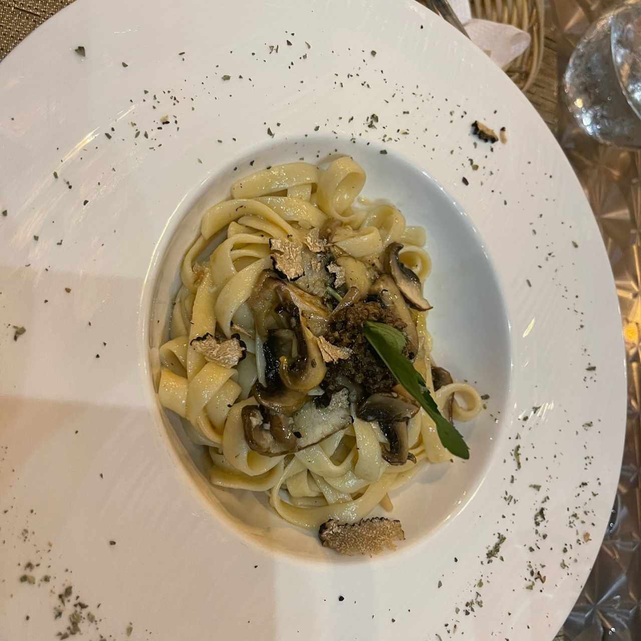 Tagliatelle con Hongos Portobelo y Porcini