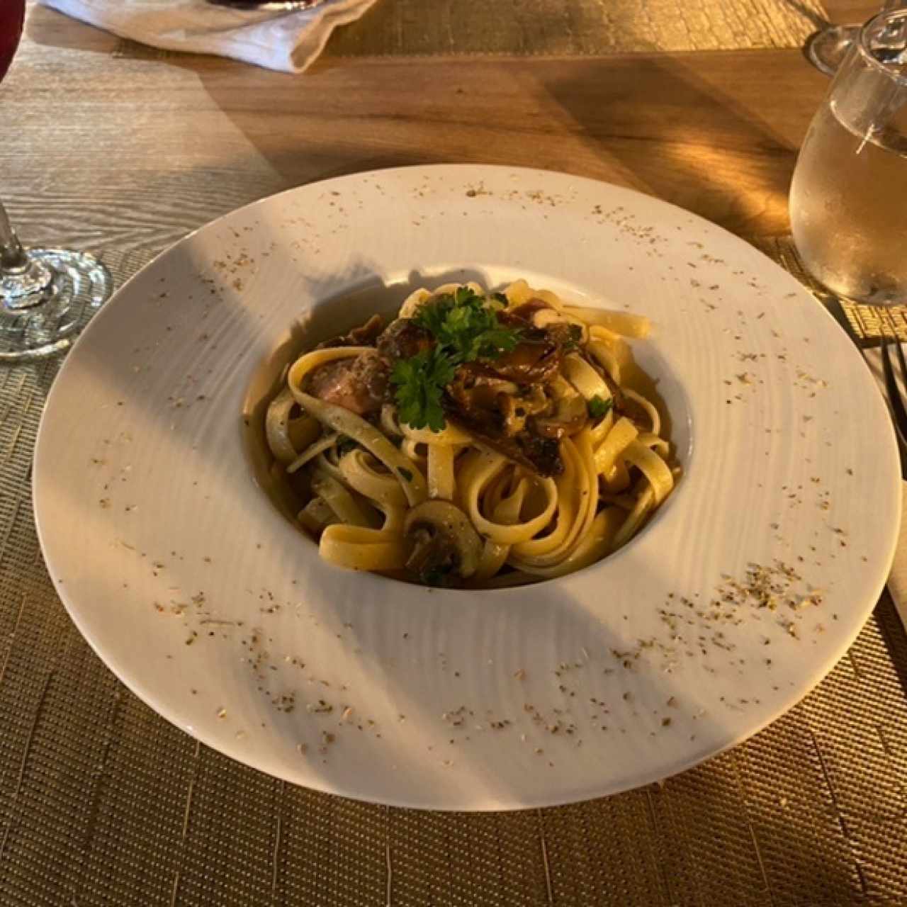 Fettuccine con Chorizo y Hogos Porcini