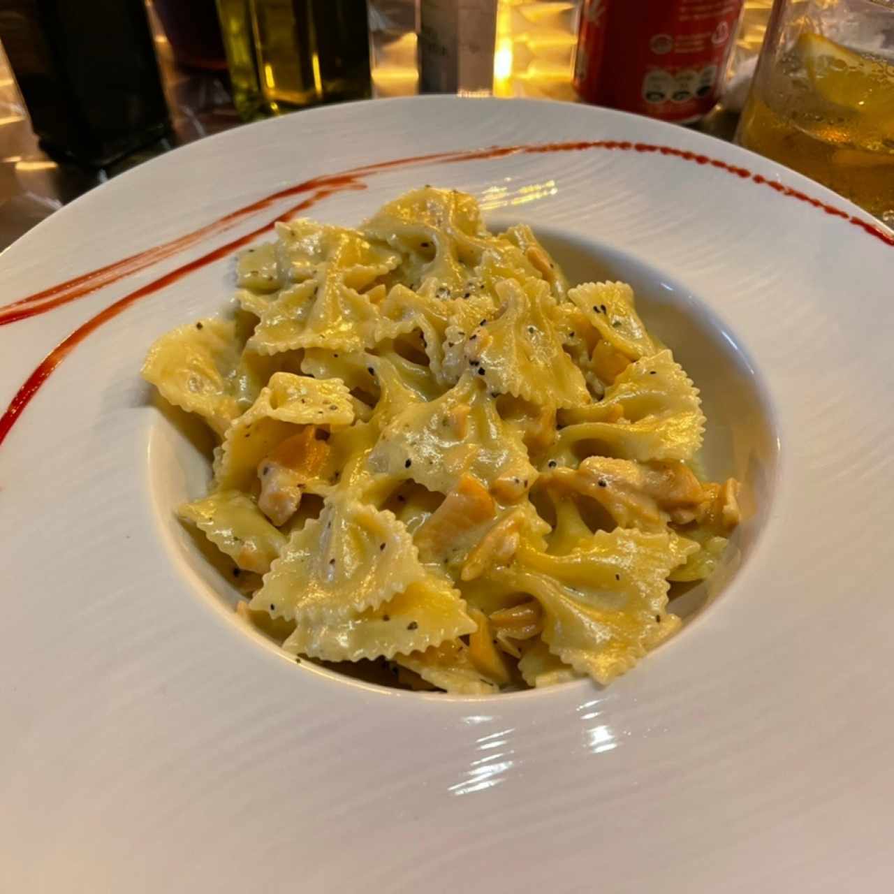 Farfalle con Salmón y Crema