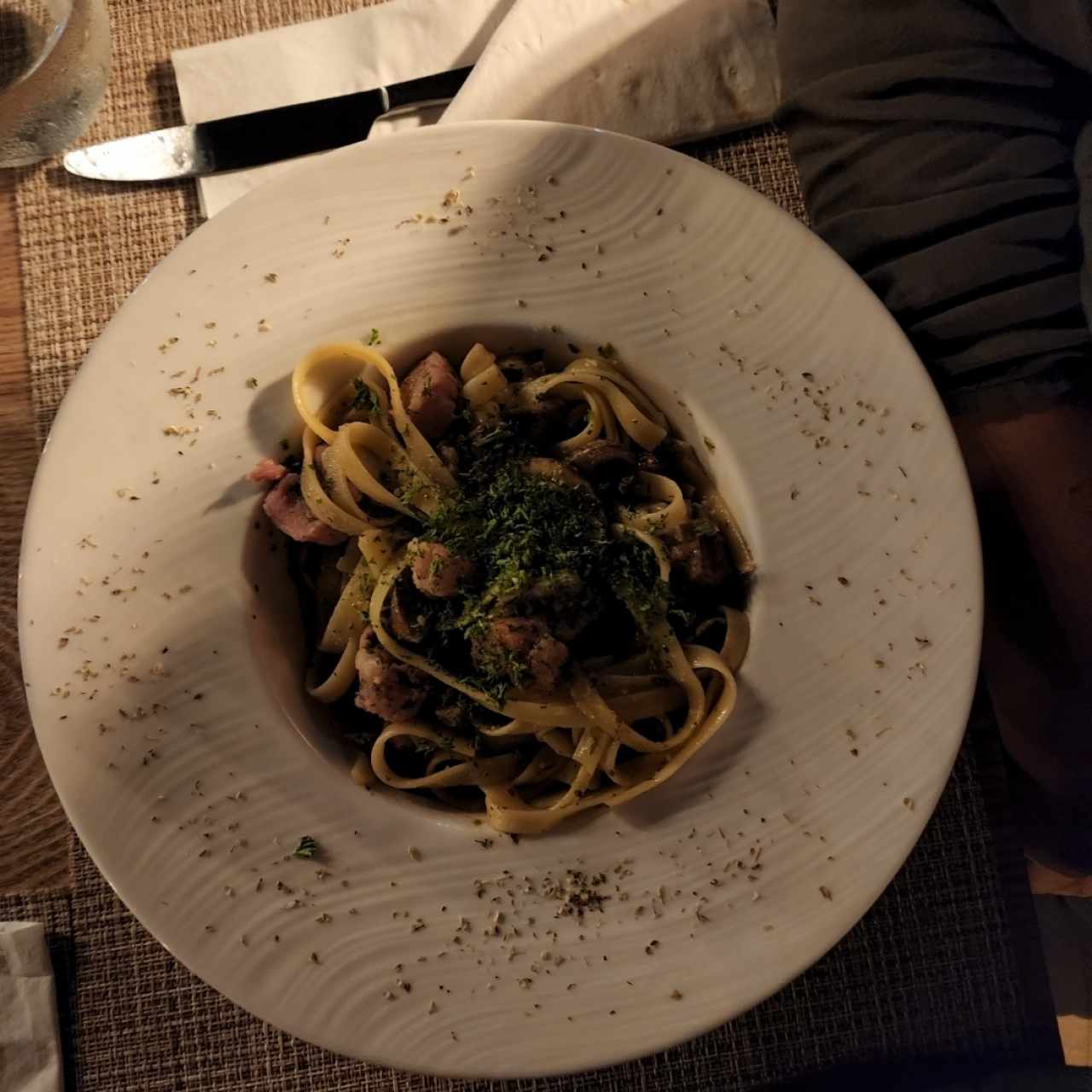 Fettuccine con Chorizo y Hogos Porcini