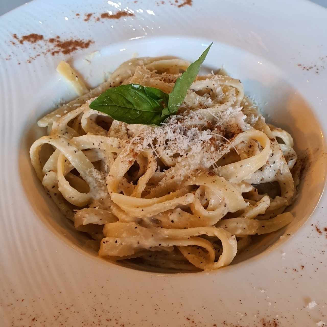 Espaguetis Cacio e Pepe a la Romana