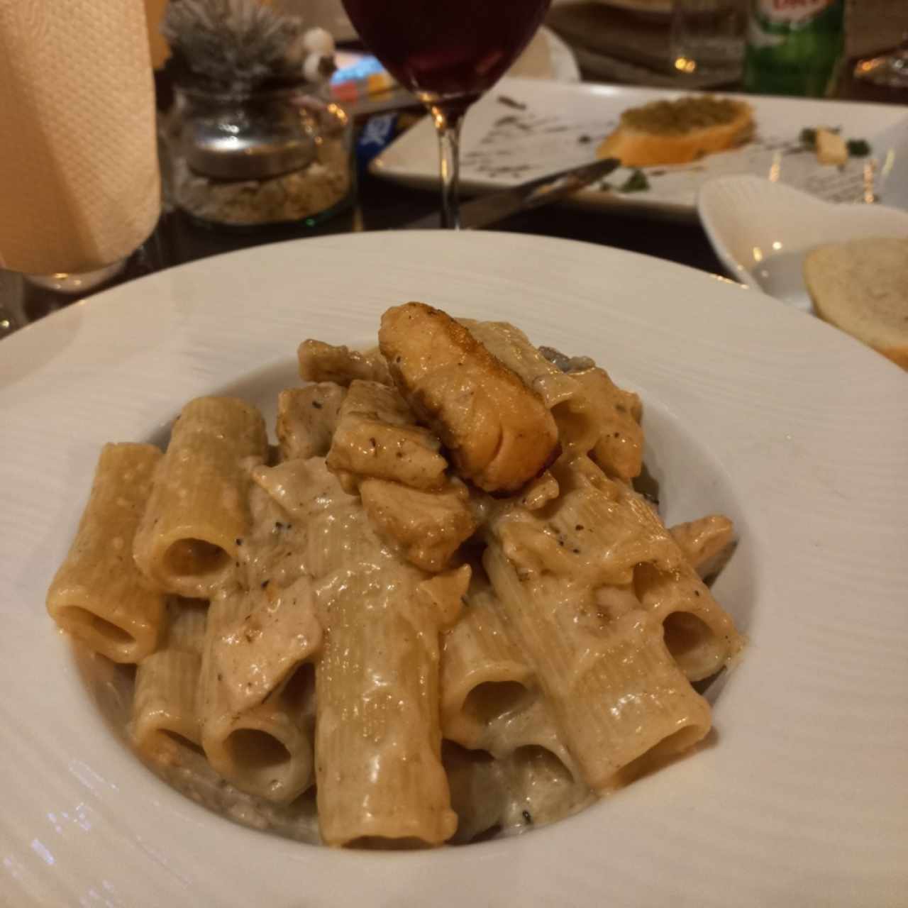 Farfalle con Salmón y Crema