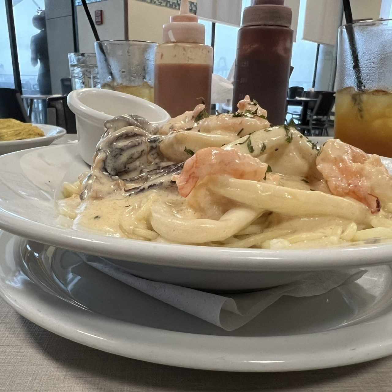 Pasta con mariscos mixtos (Pulpo. Camarones, pulpo y calamar)