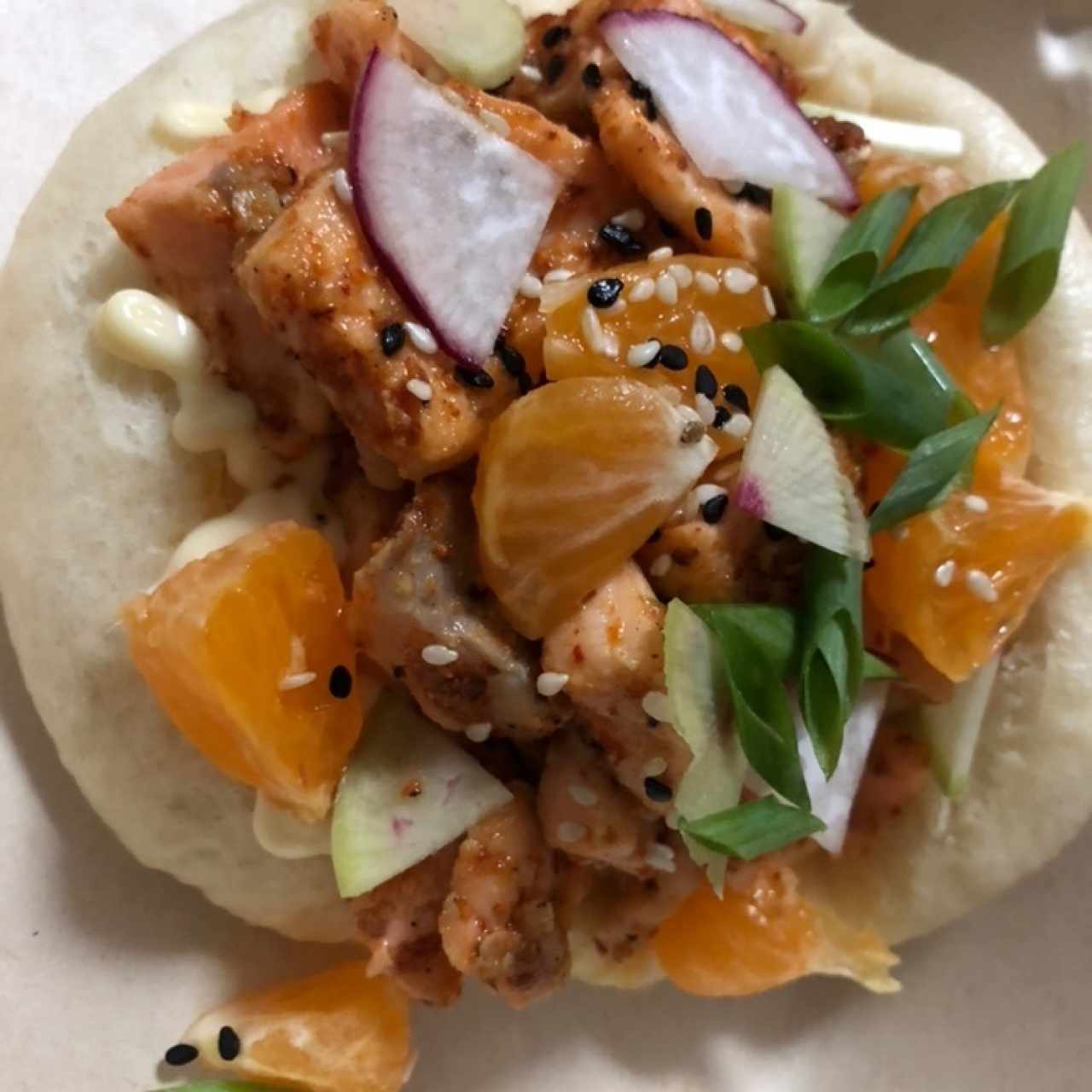 bao de salmón con mandarina