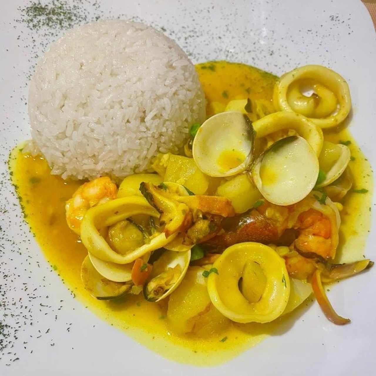 CAUCAU DE MARISCOS (Combinación de Mariscos en Crema Especial de Aji Amarillo Peruano)  