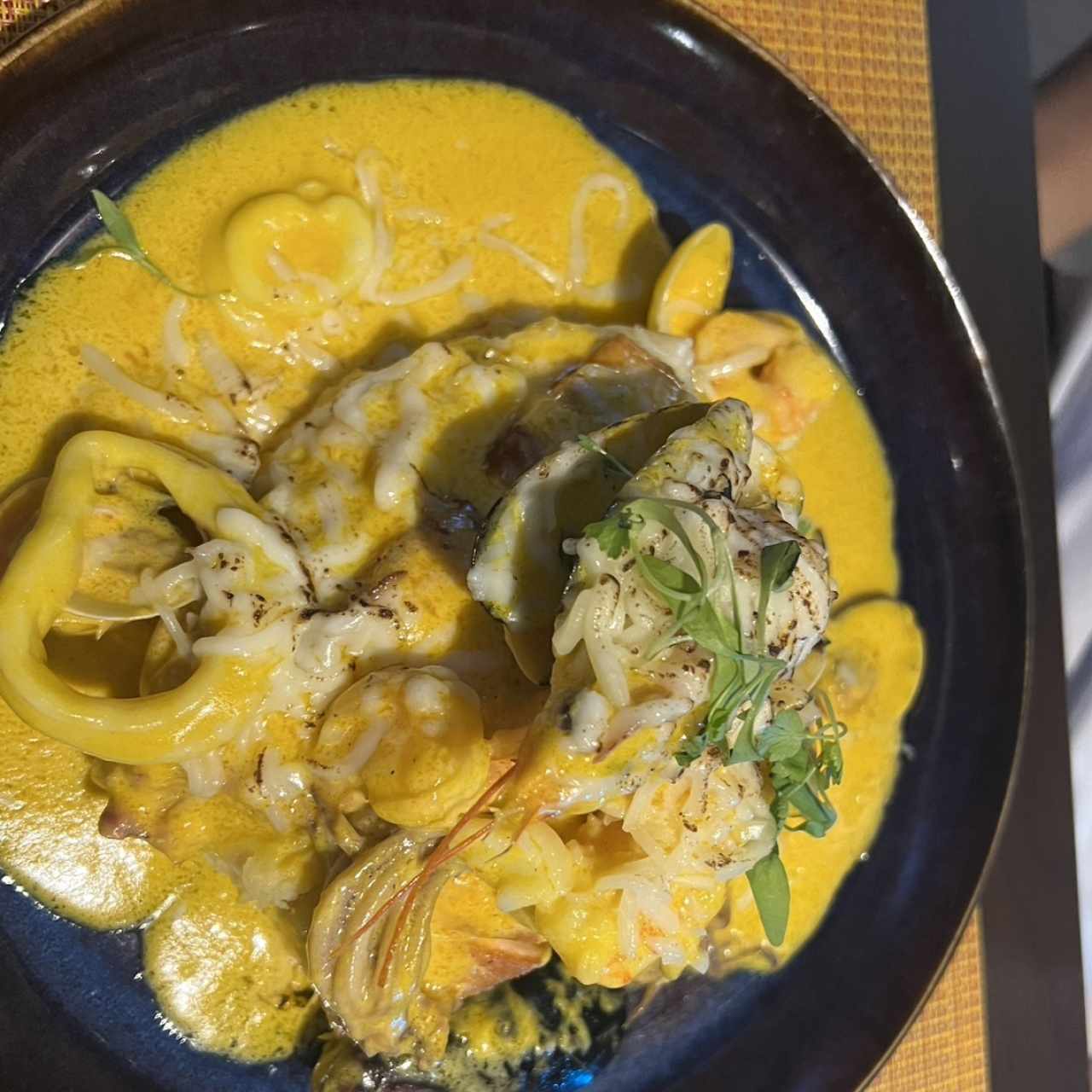 Salmon frutos del mar